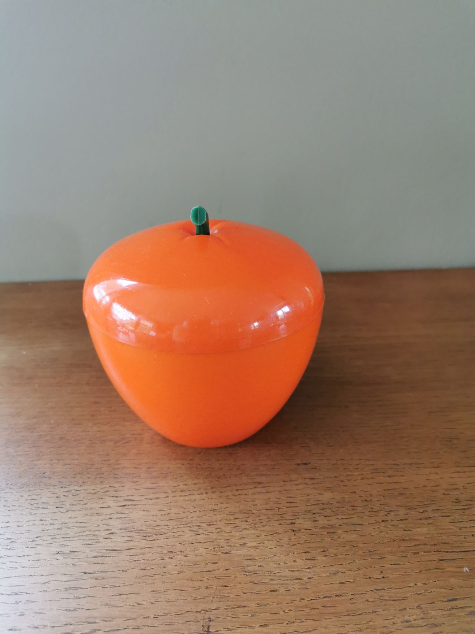 Apple ice bucket