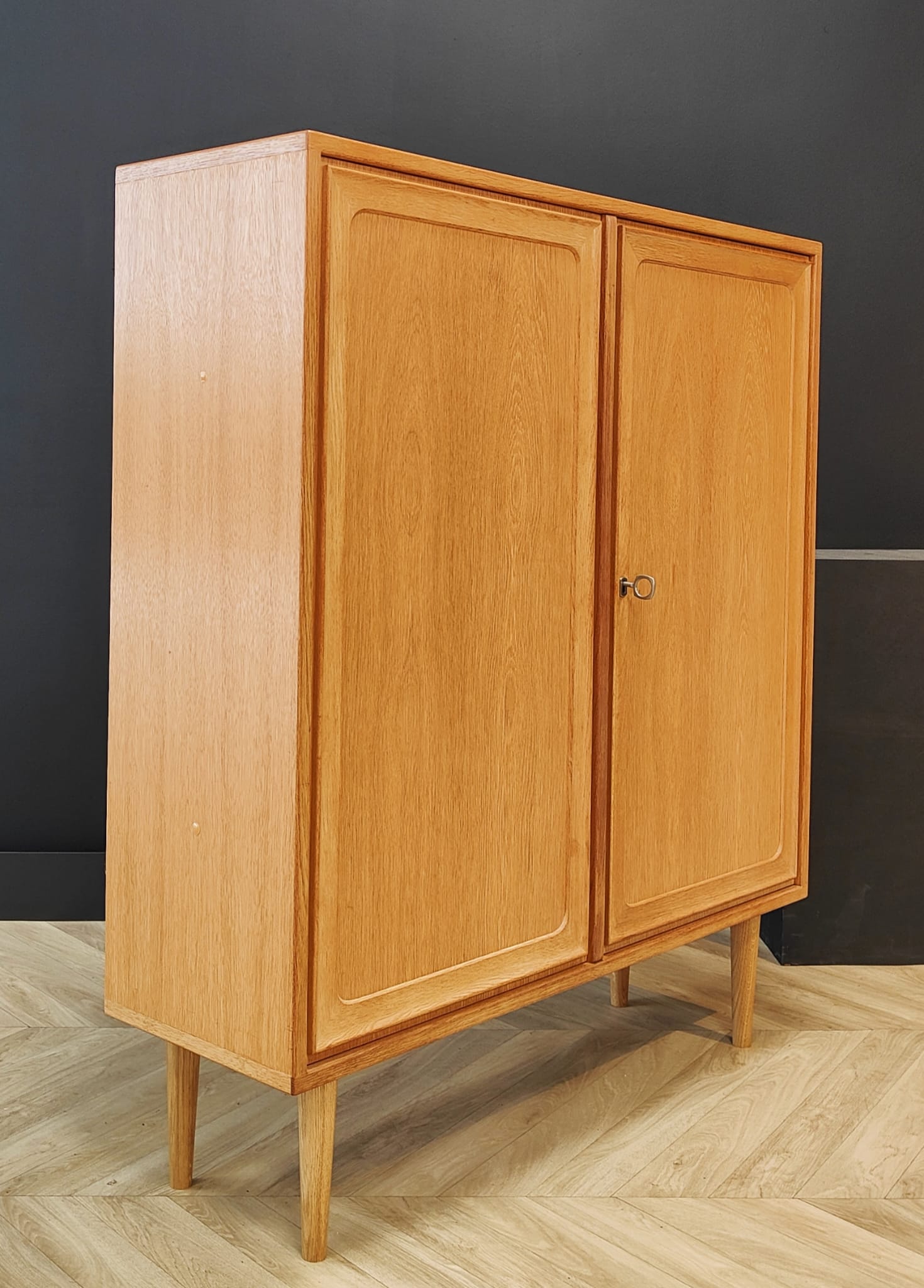 Mid century midboard vintage