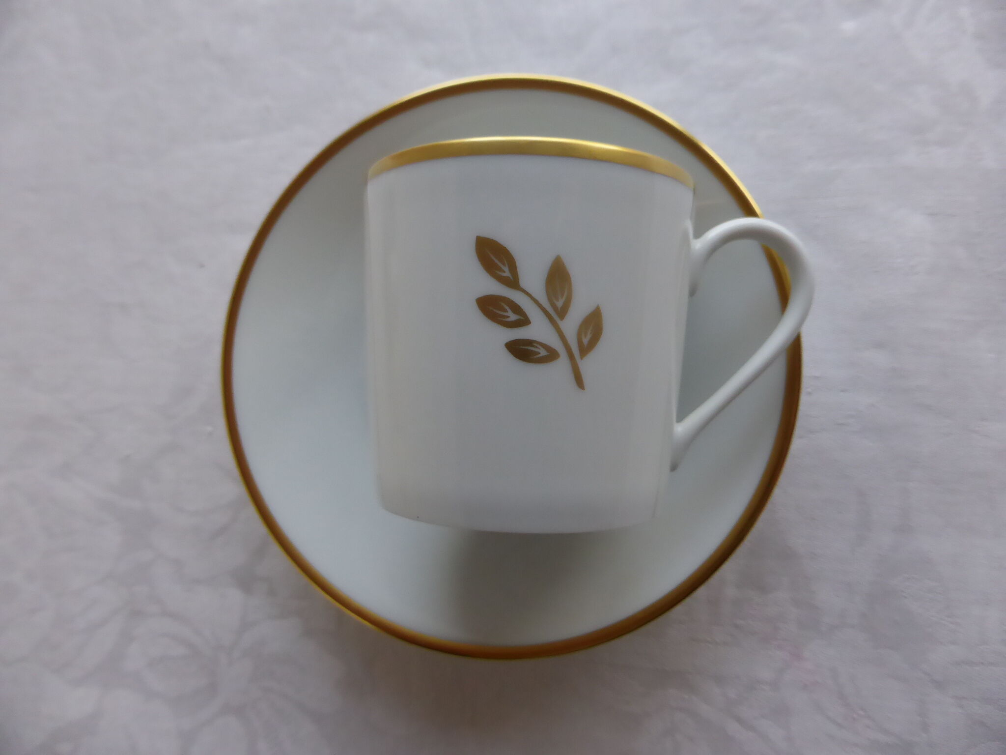 4 tasses à café et soucoupes en porcelaine de Limoges Haviland-modèle Florentine Or