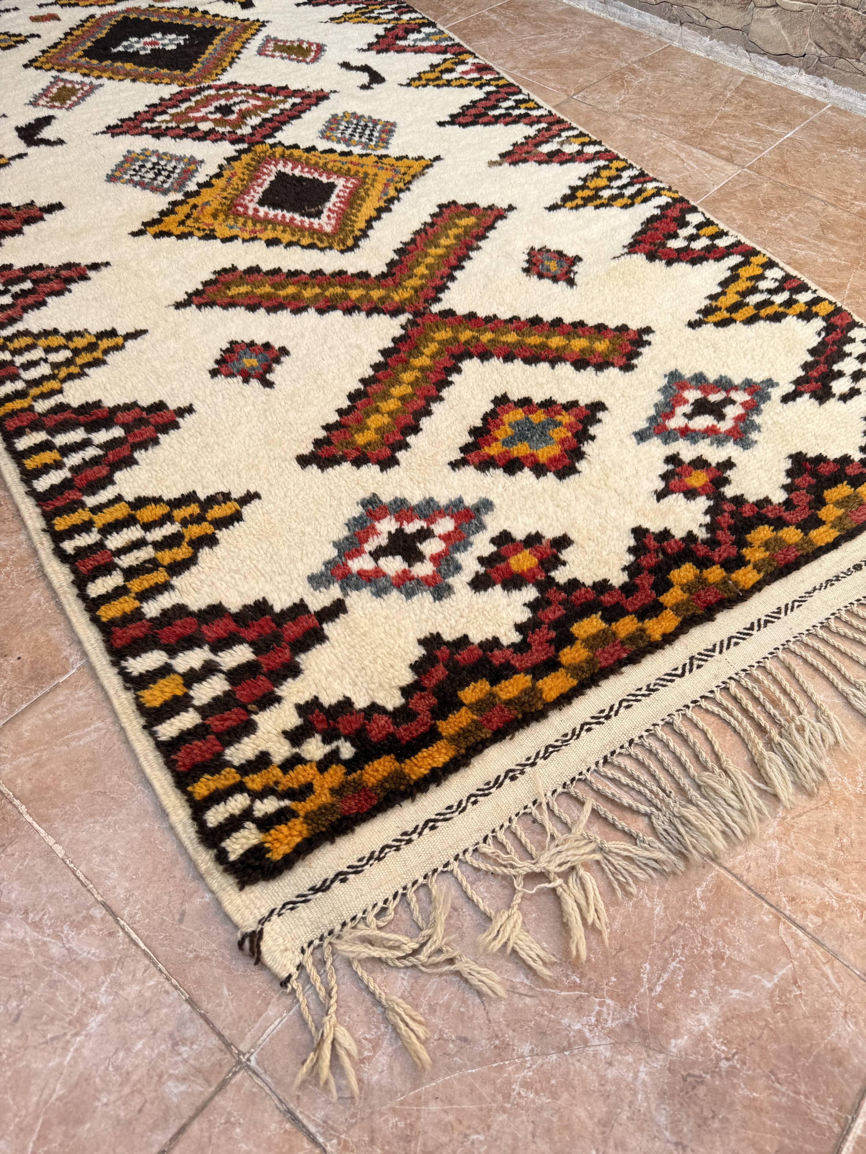 Handmade Berber rug: Moroccan wall decoration (190 cm x 108 cm)