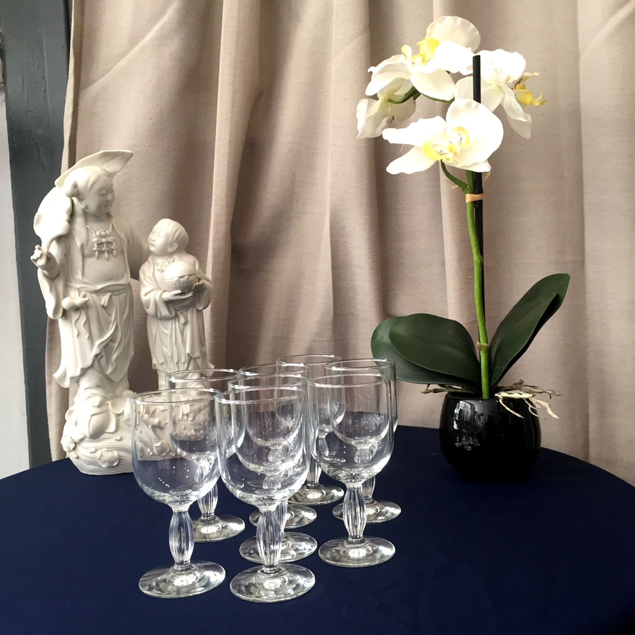 Suite of 8 glasses with port or wine cooked in crystalline tableware