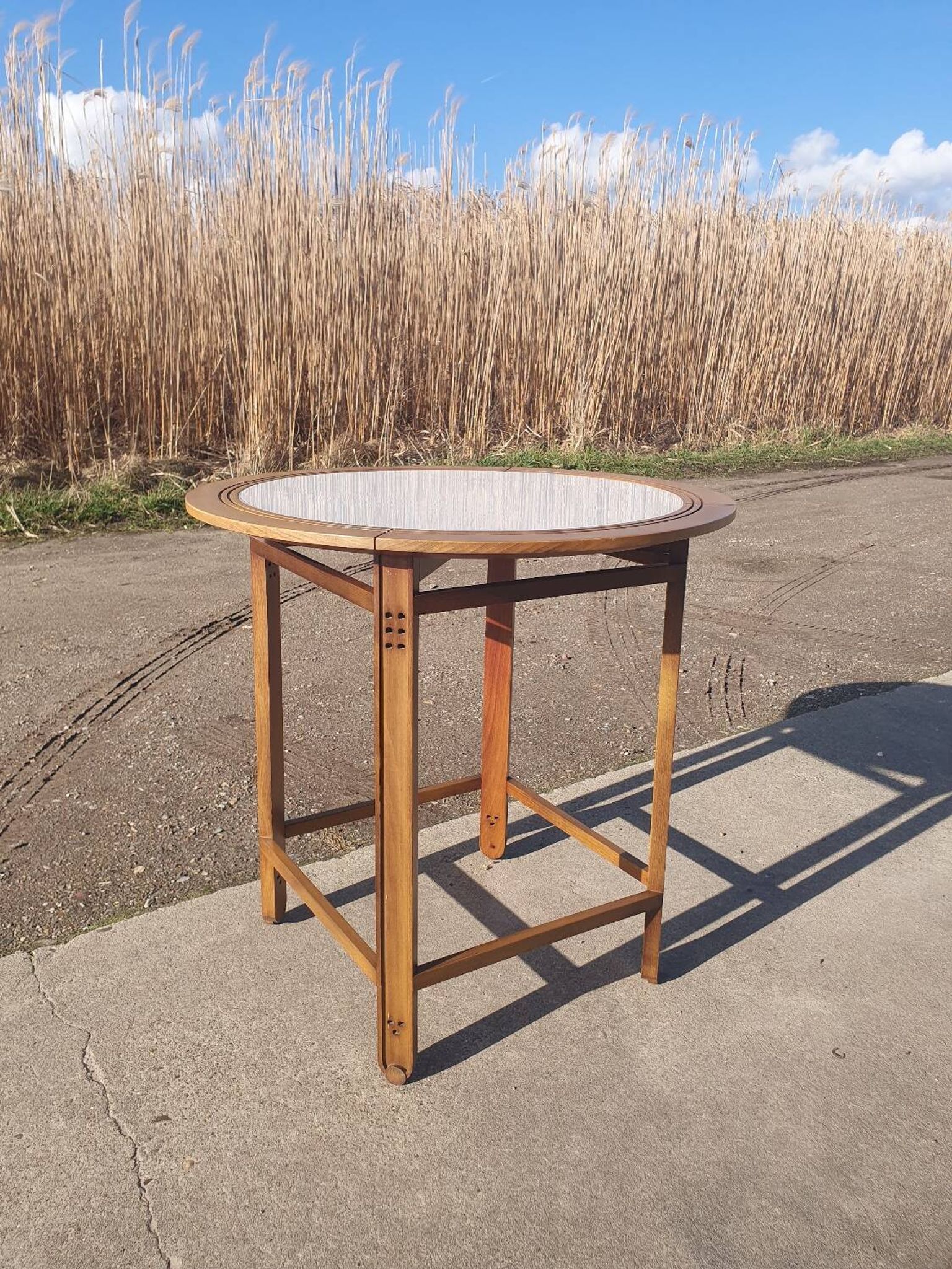 Vintage Italuin side table Giorgetti Galaxy wood white