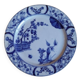 Presentation plate on pedestal, Japan model, by Creil and Montereau, 19th century