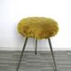 Tabouret tripode avec assise moumoute des années 60