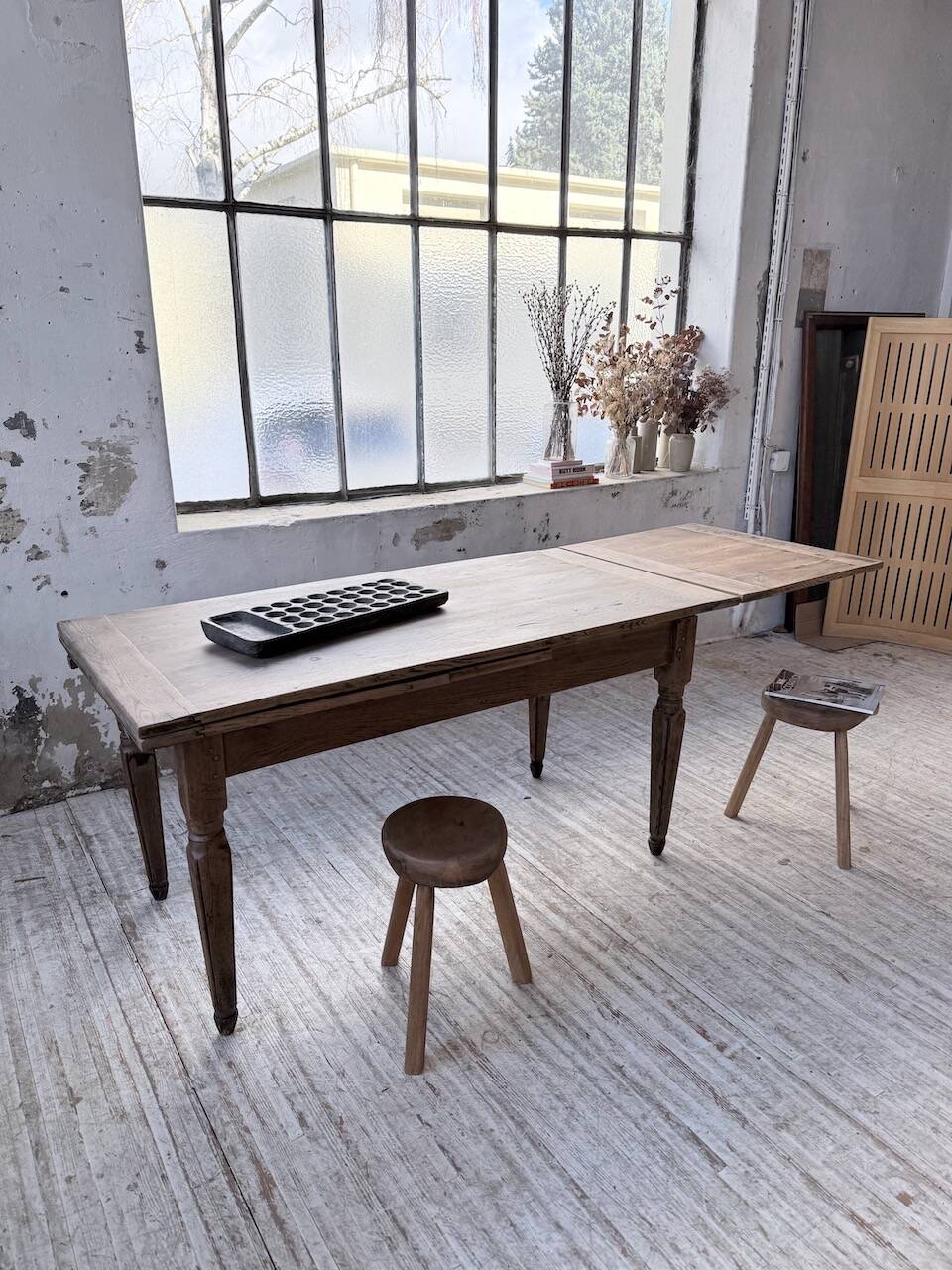 Solid oak farmhouse table with integrated extensions 1950