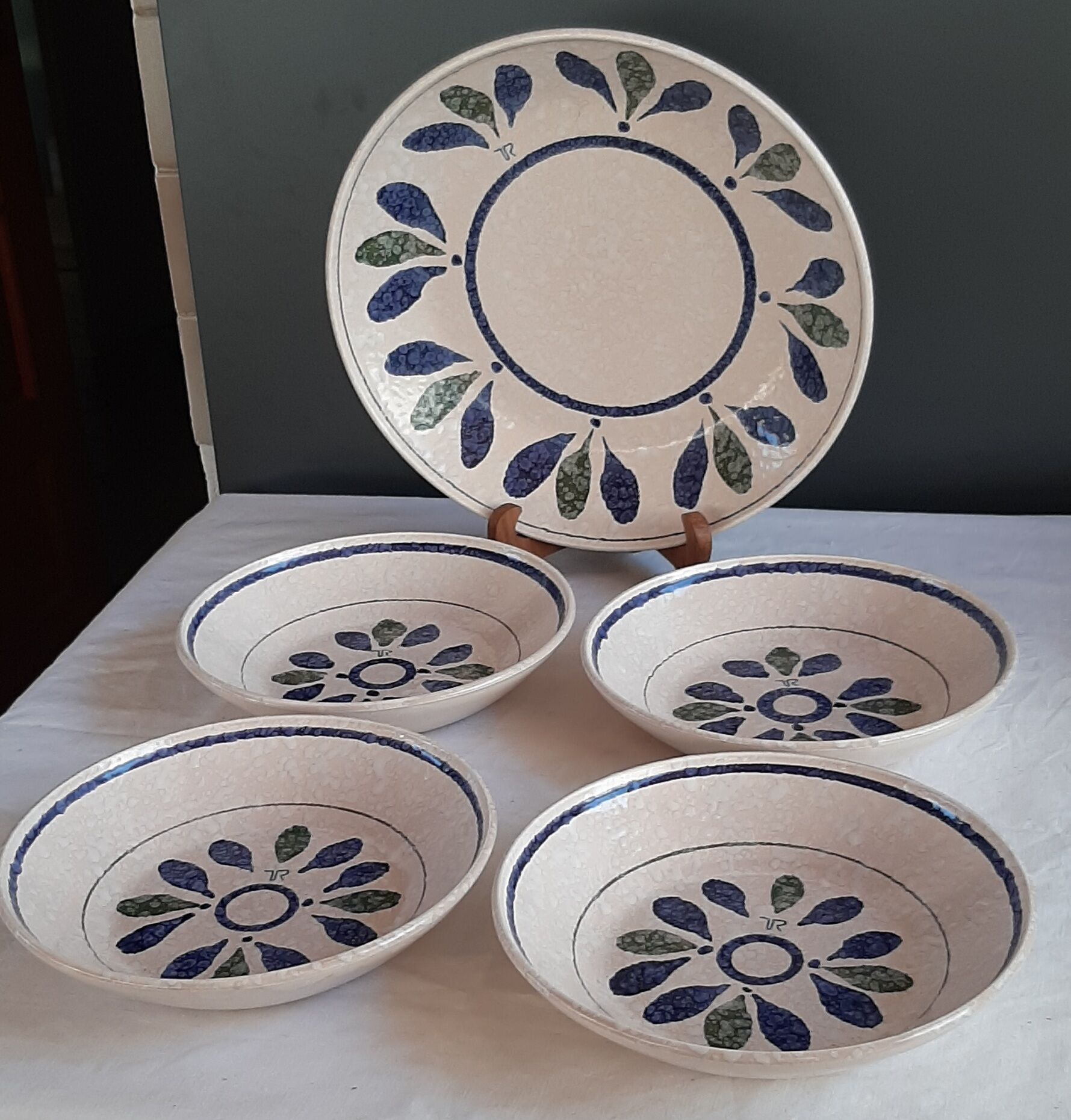 Toy Riont dish and plates