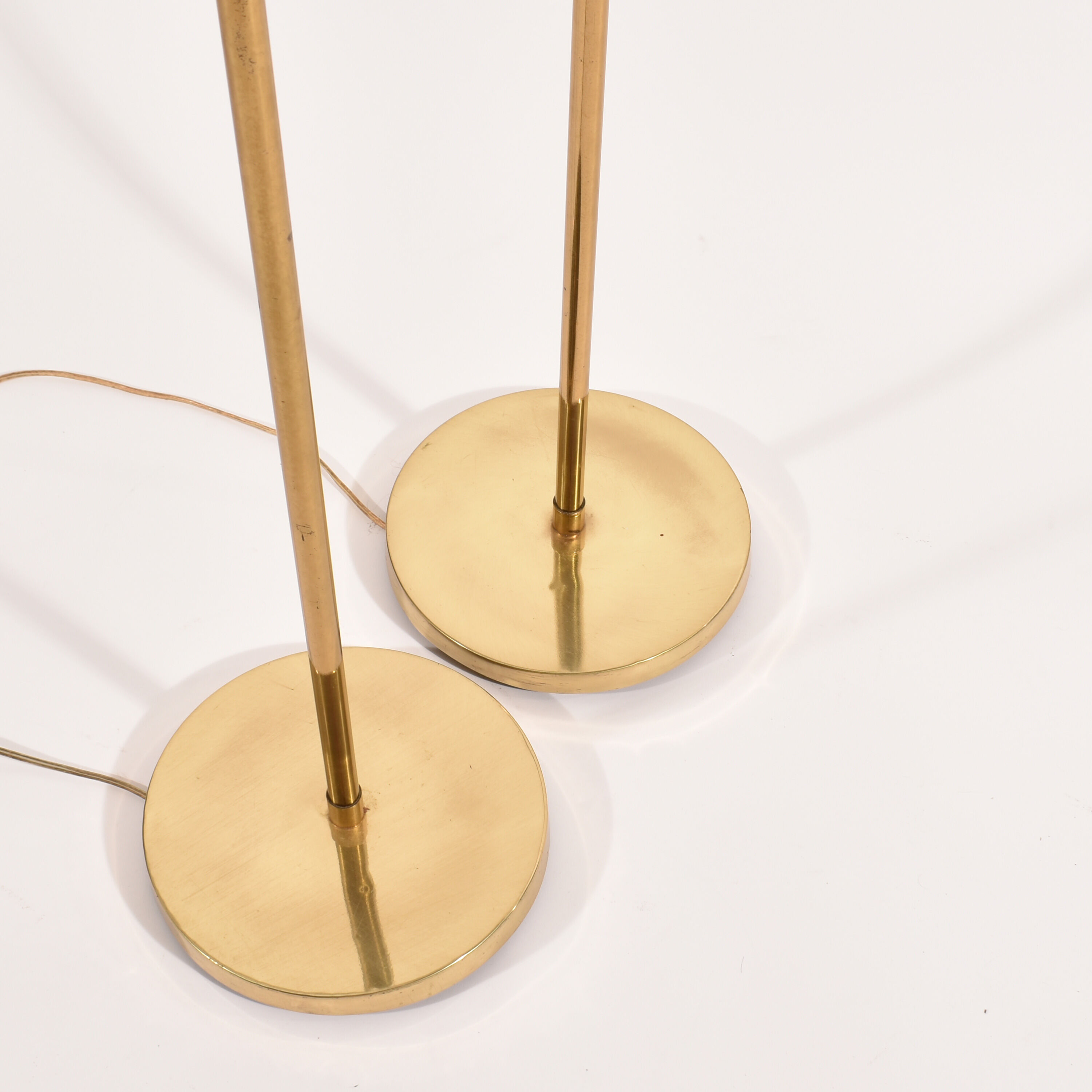 Pair of brass shell lamps, adjustable height, 1960