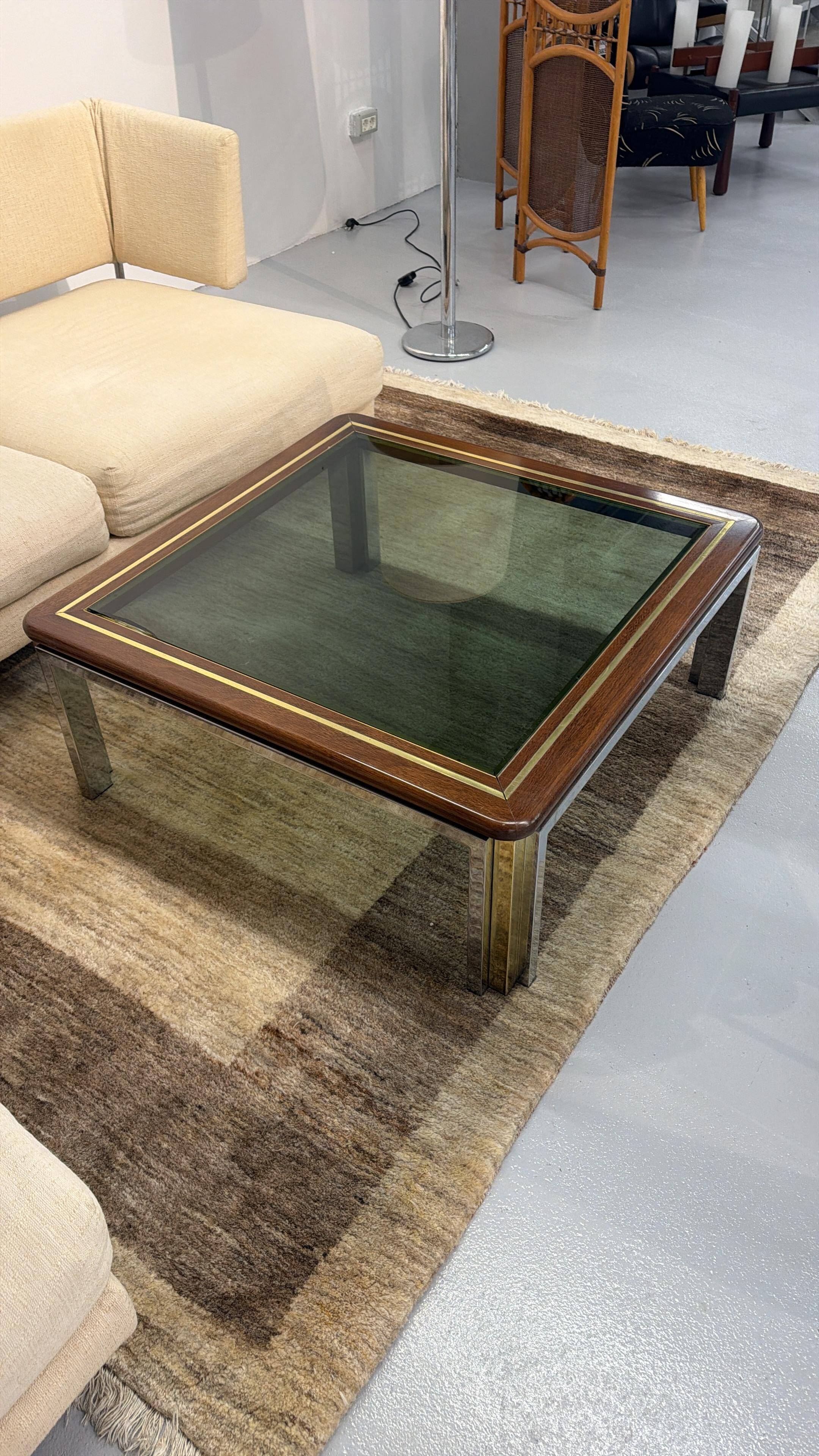 Table basse moderne du milieu du siècle en laiton et chrome par Romeo Rega, Italie, années 1970.