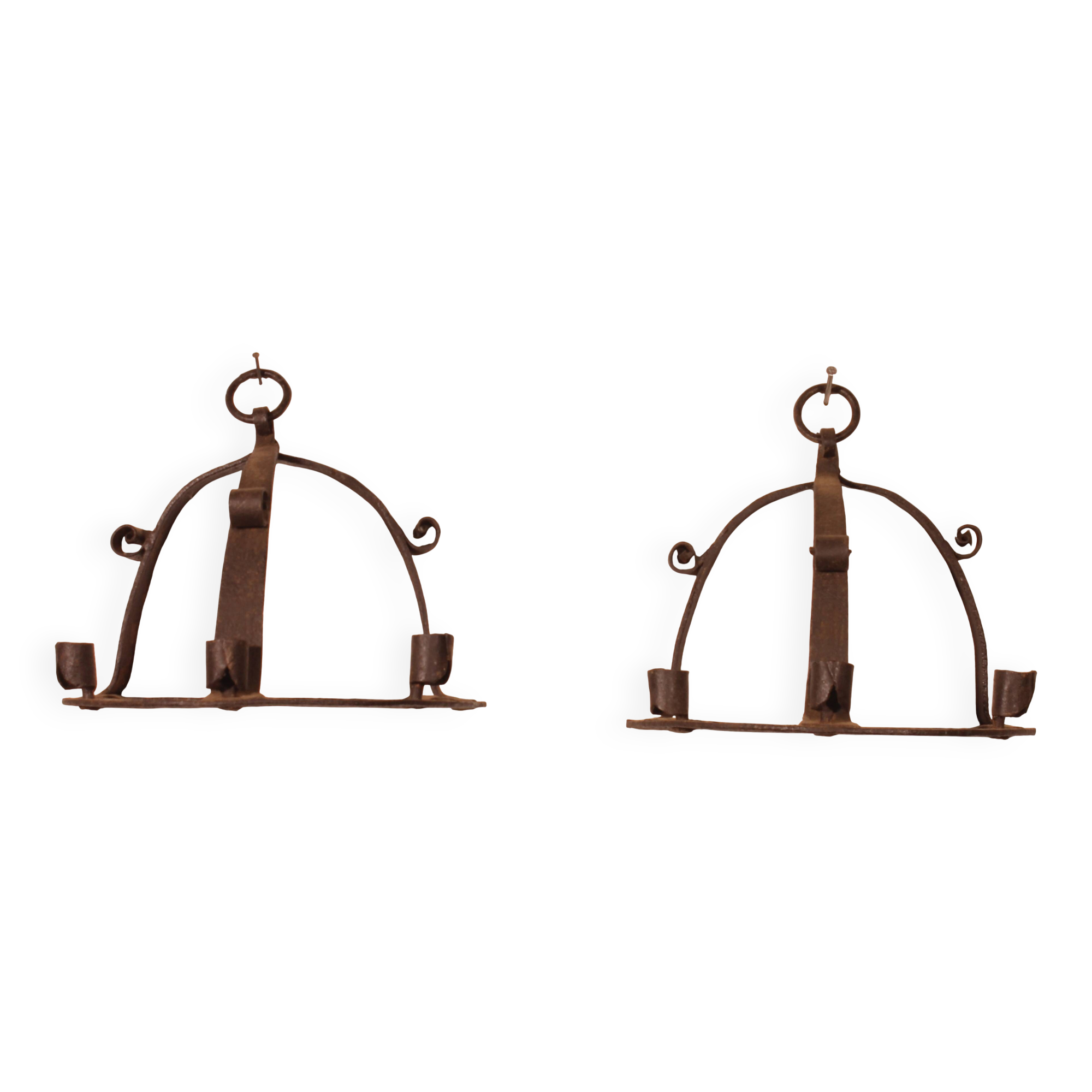 Paire d’appliques en fer forgé de style médieval