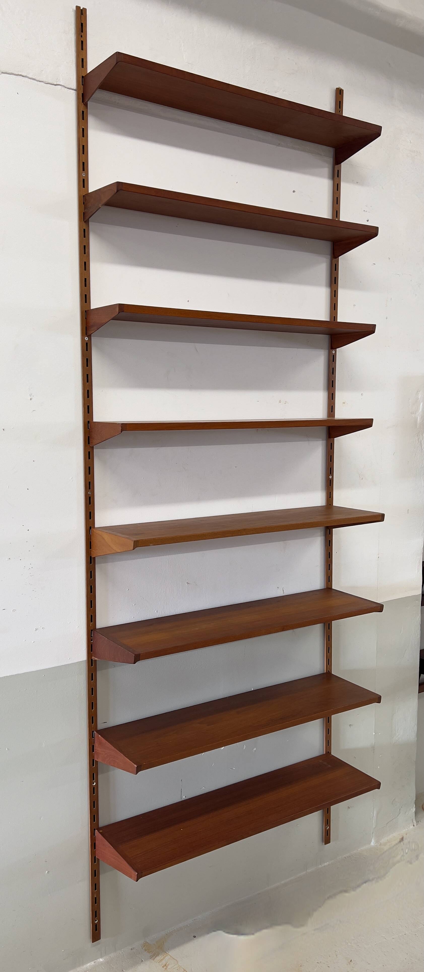 Kai Kristiansen Teak Shelving System, Felballes Møbler. Set of 8.