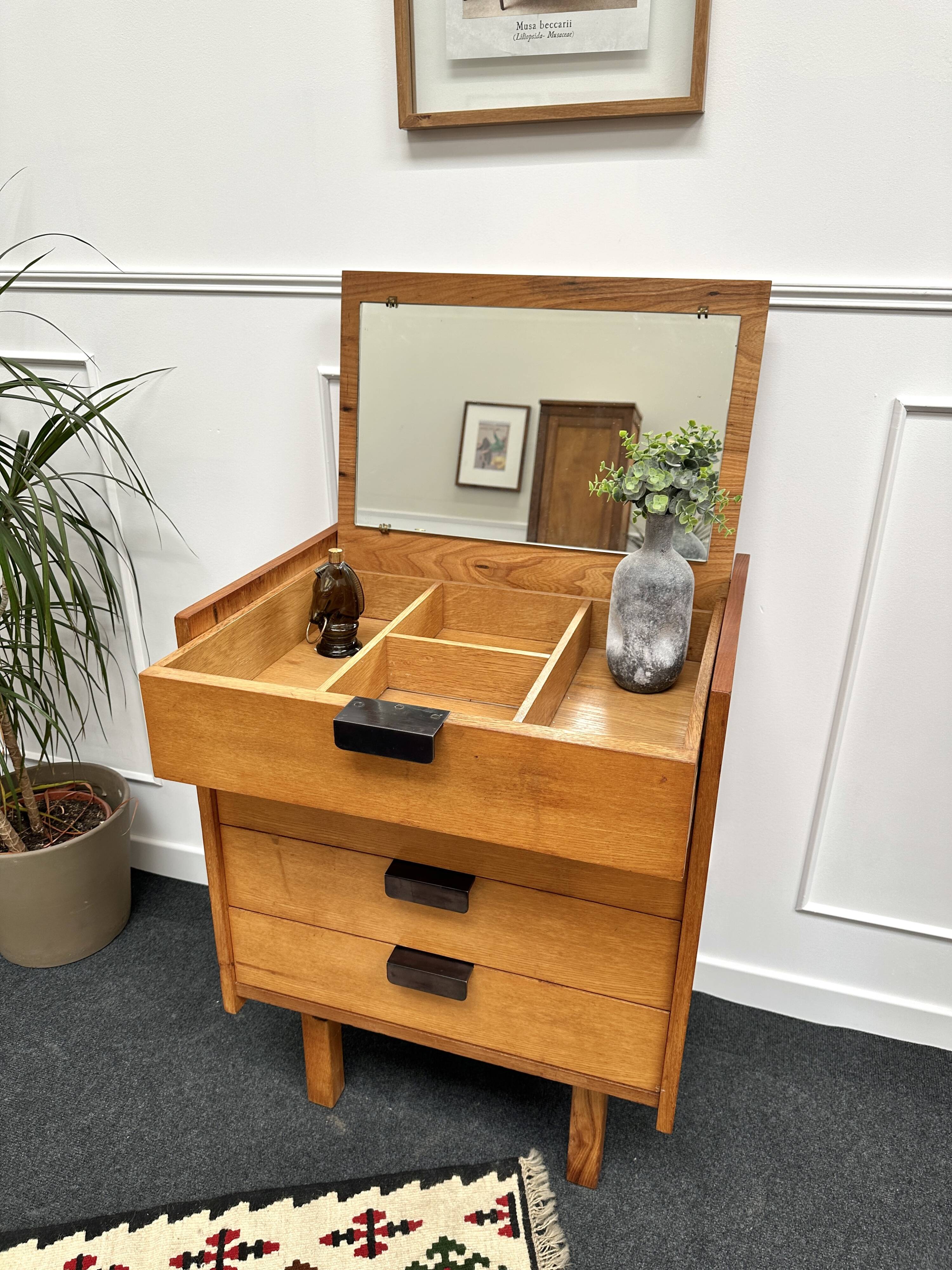 Vintage dressing table