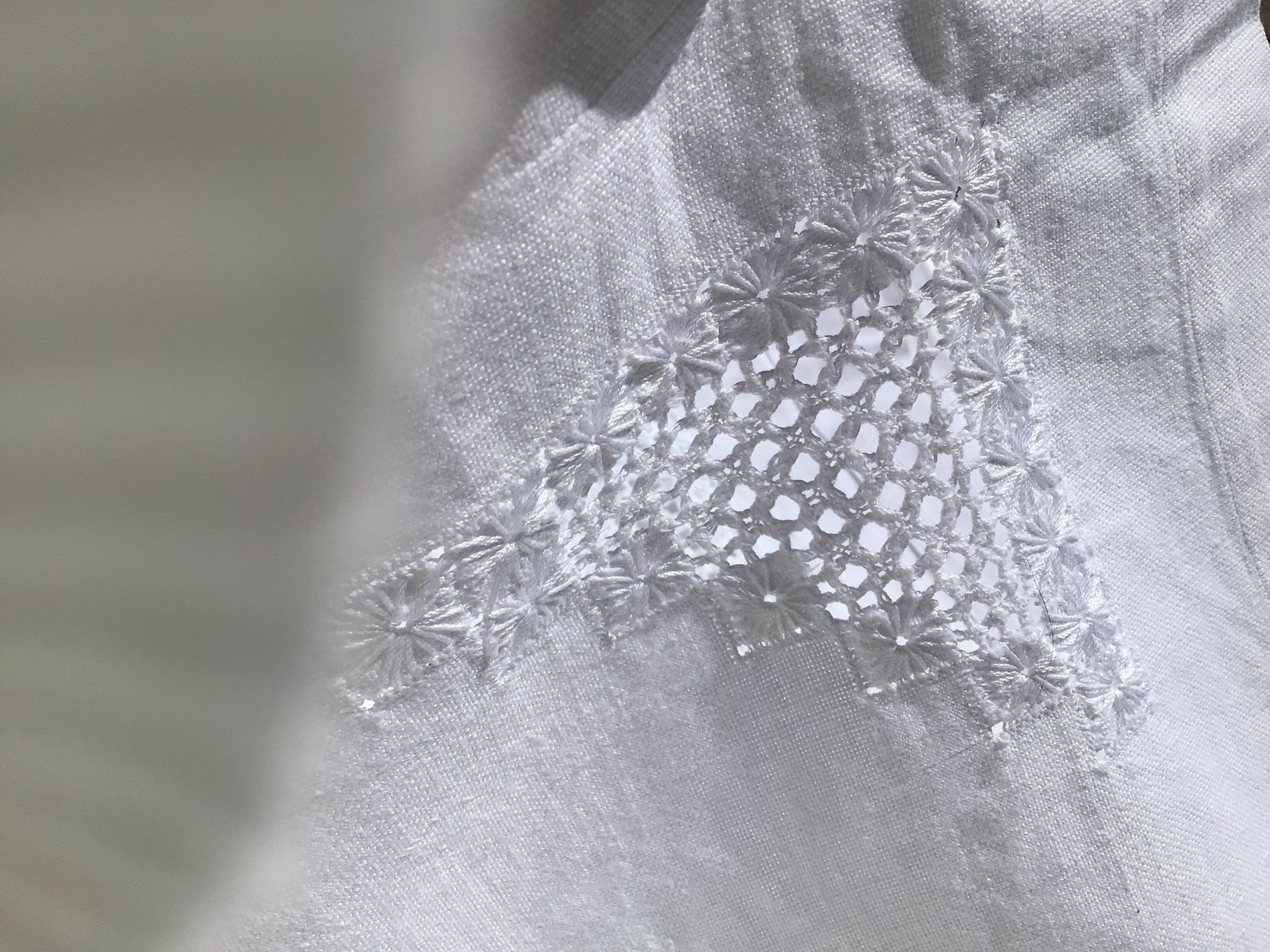 Nappe rectangulaire motif ajouré brodé