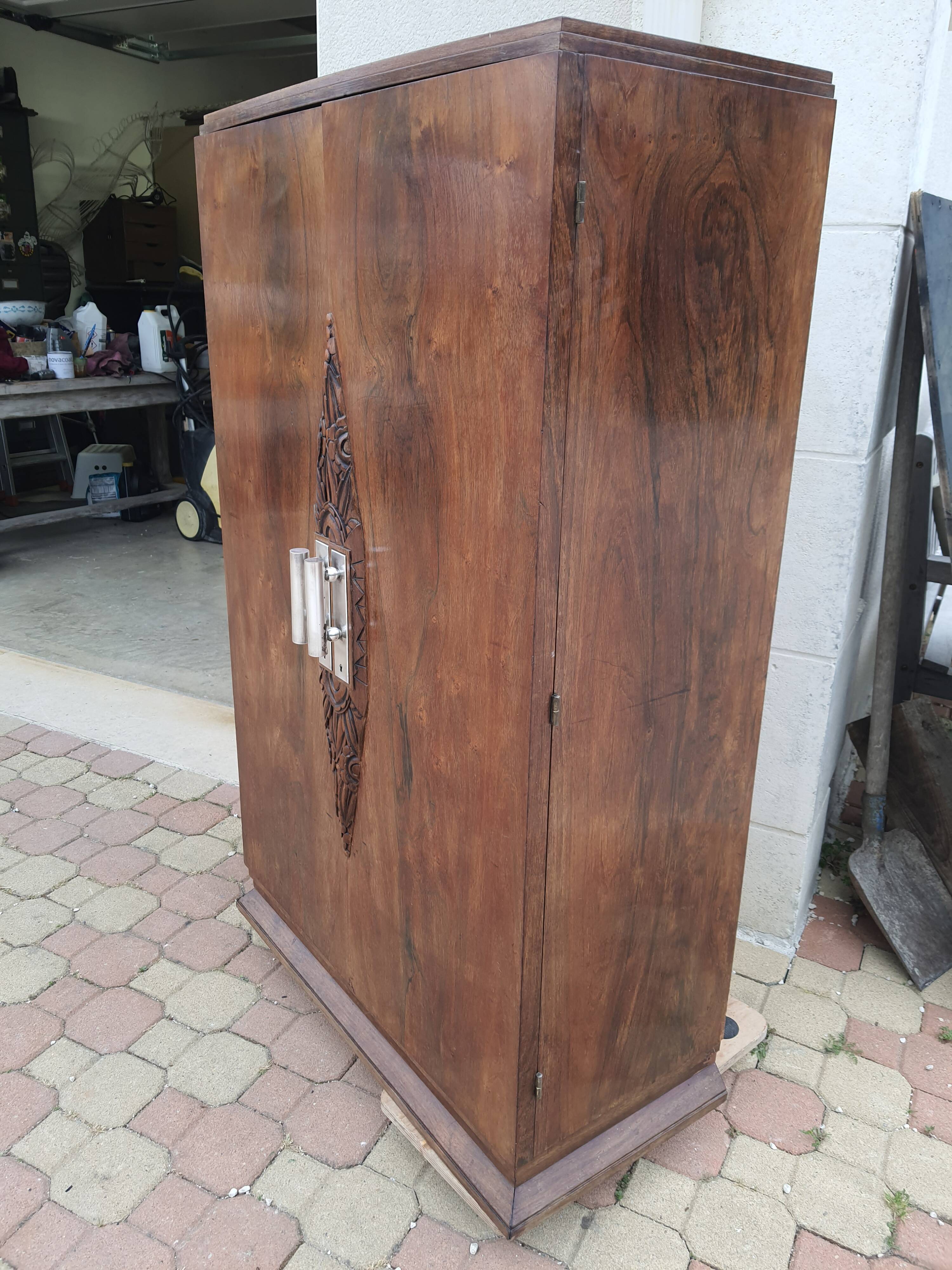 Armoire style art deco