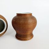 Pair of vintage Chinese vases in porcelain and woven bamboo.