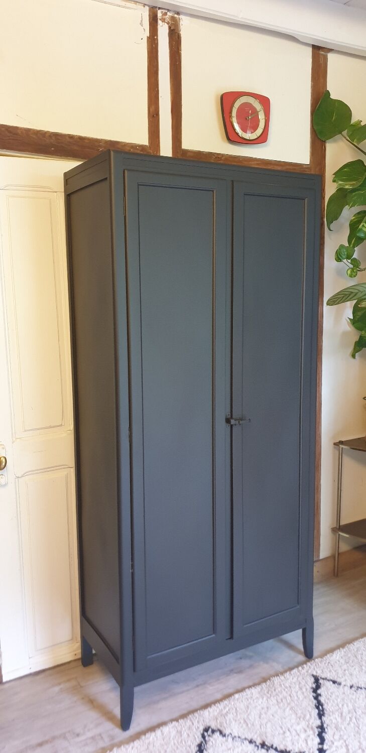 Parisian kitchen cabinet