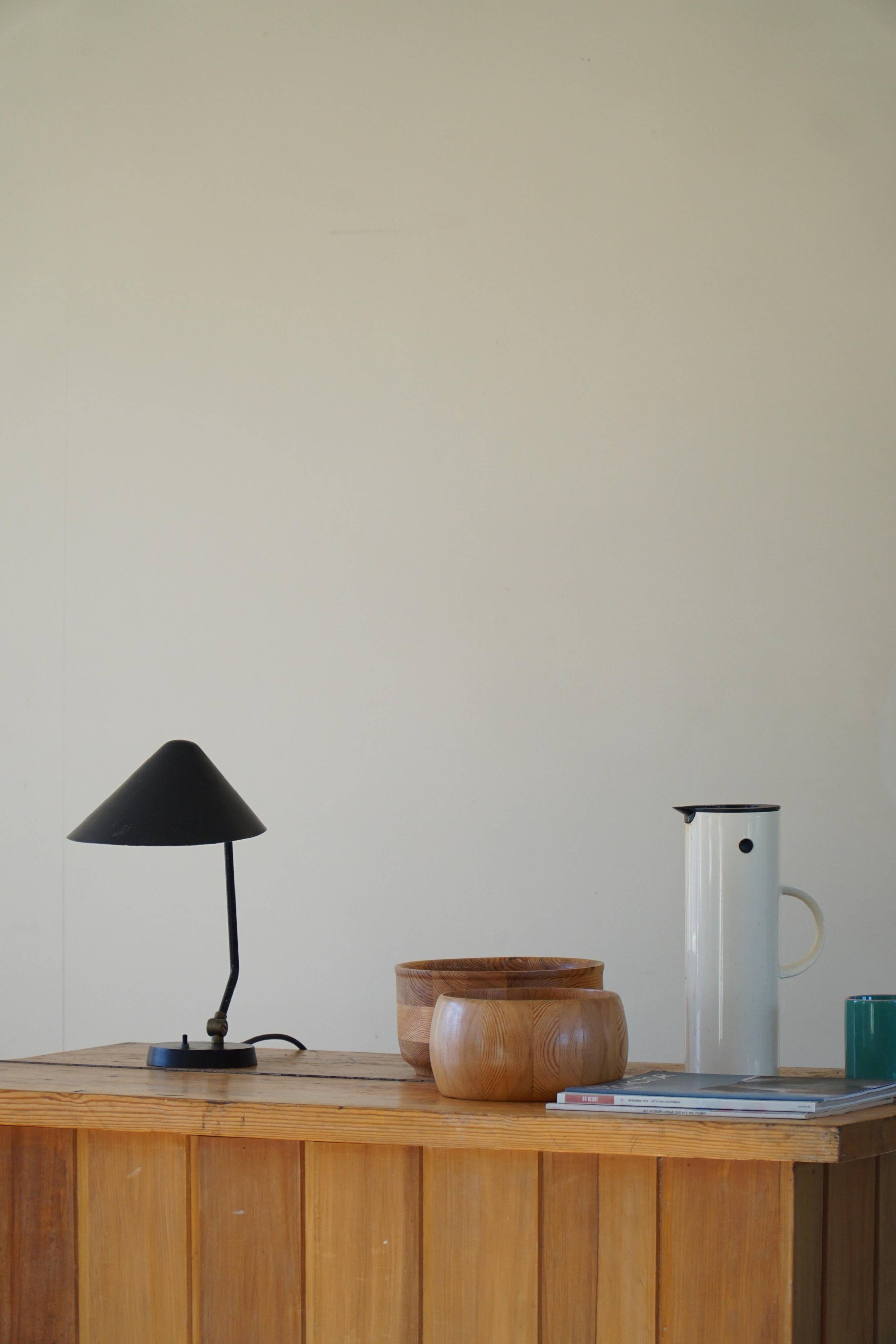 Modern adjustable Danish table lamp in metal, made by Louis Poulsen, 1950s.