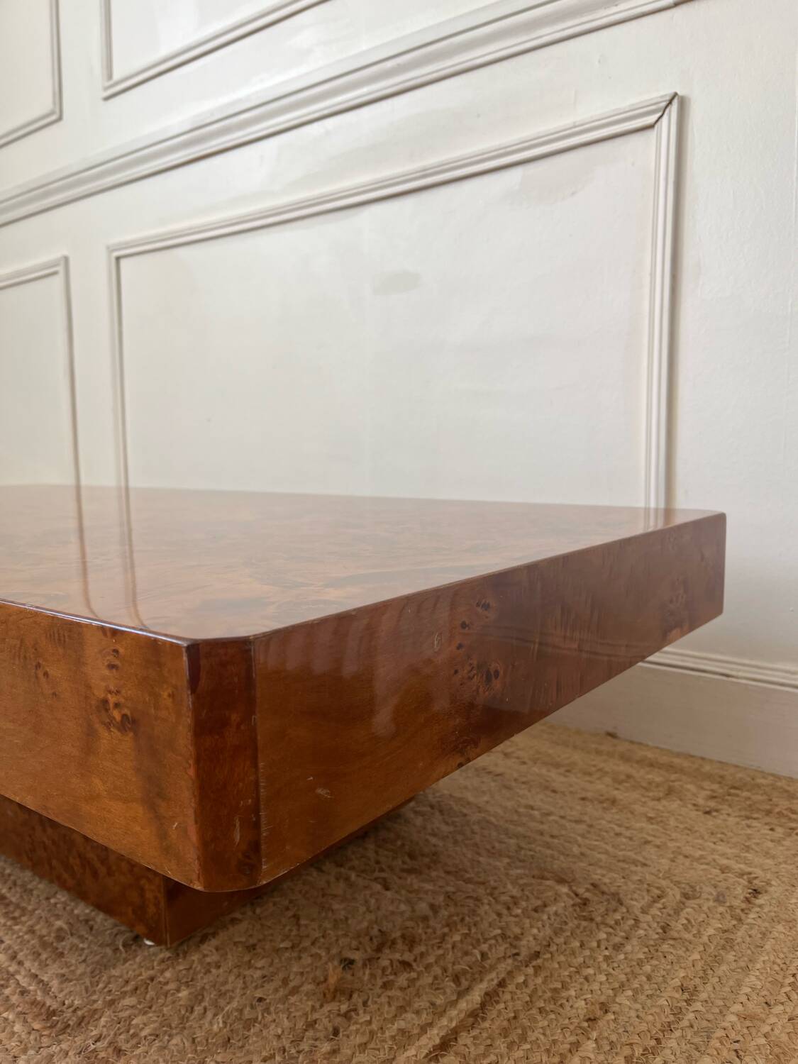 Table basse vintage en loupe d’orme