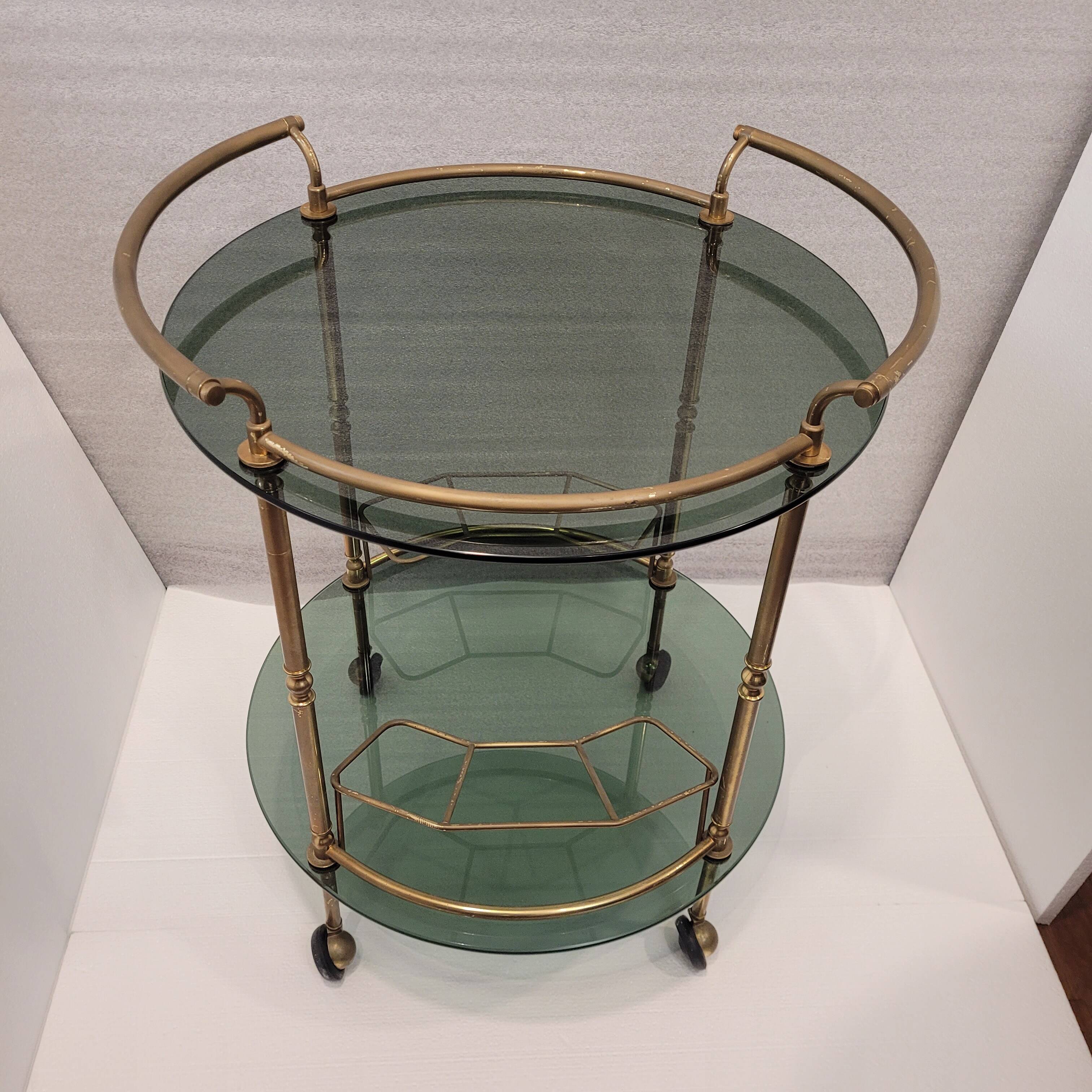 Auxiliary table / Barcart / Camarera Mid-century, Latón golden and crystal ahumado, 70's – Italia