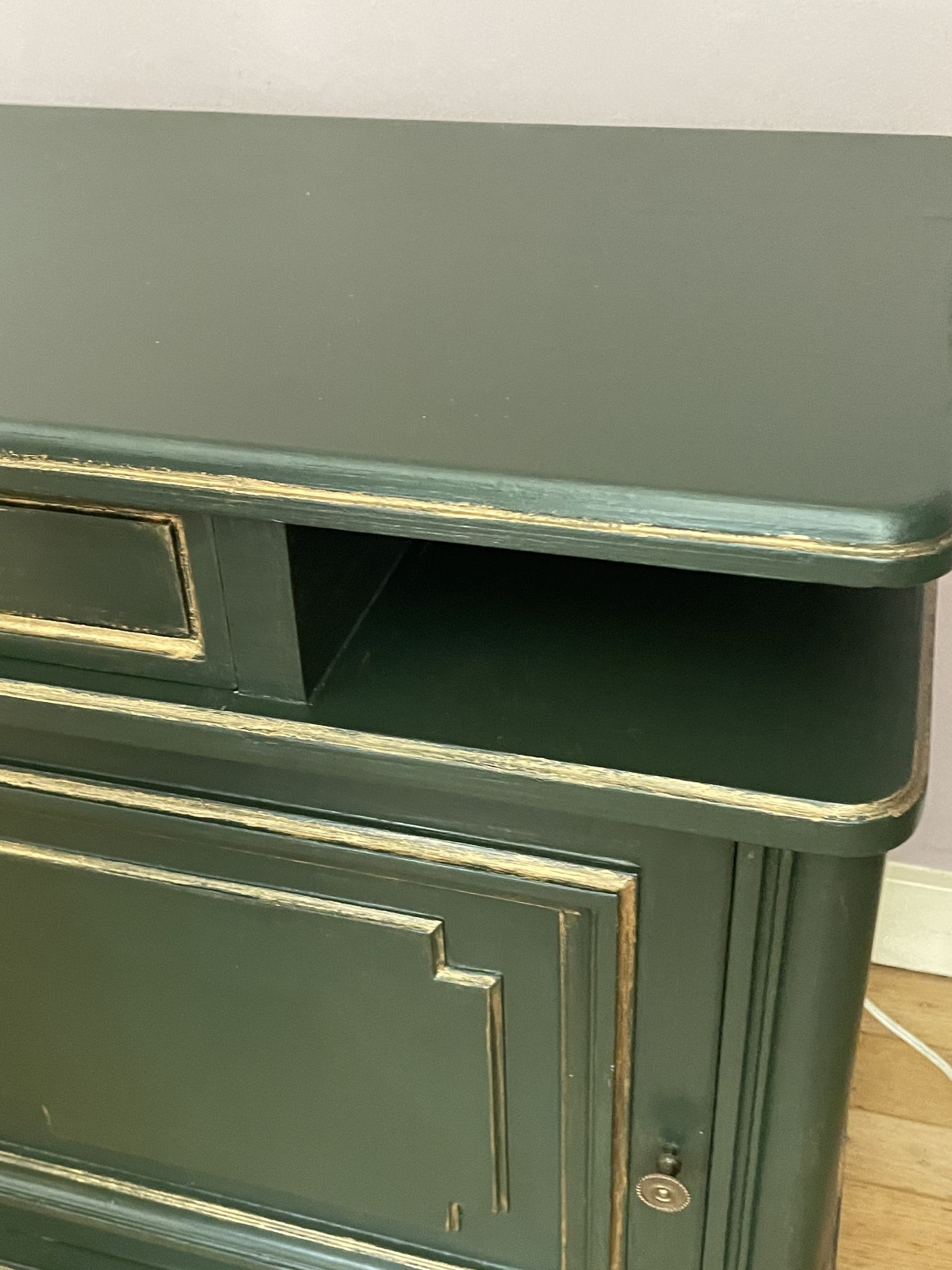 Paire de chevets art-déco en bois peint