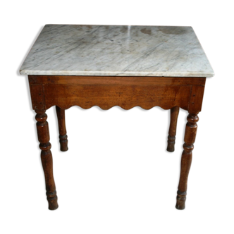 Billot table on marble