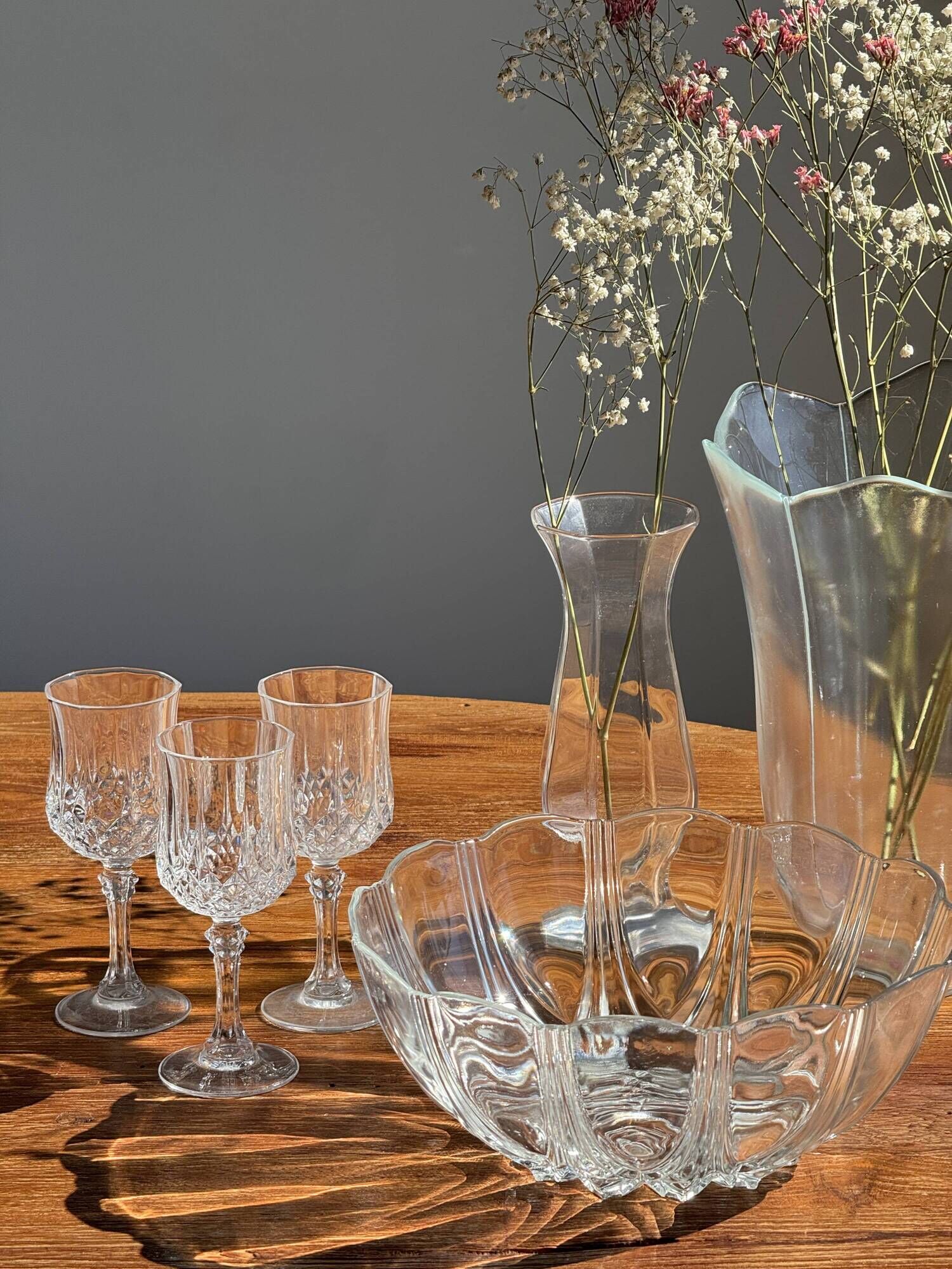 Small vintage Arcoroc Codec glass salad bowl with stylized petal patterns