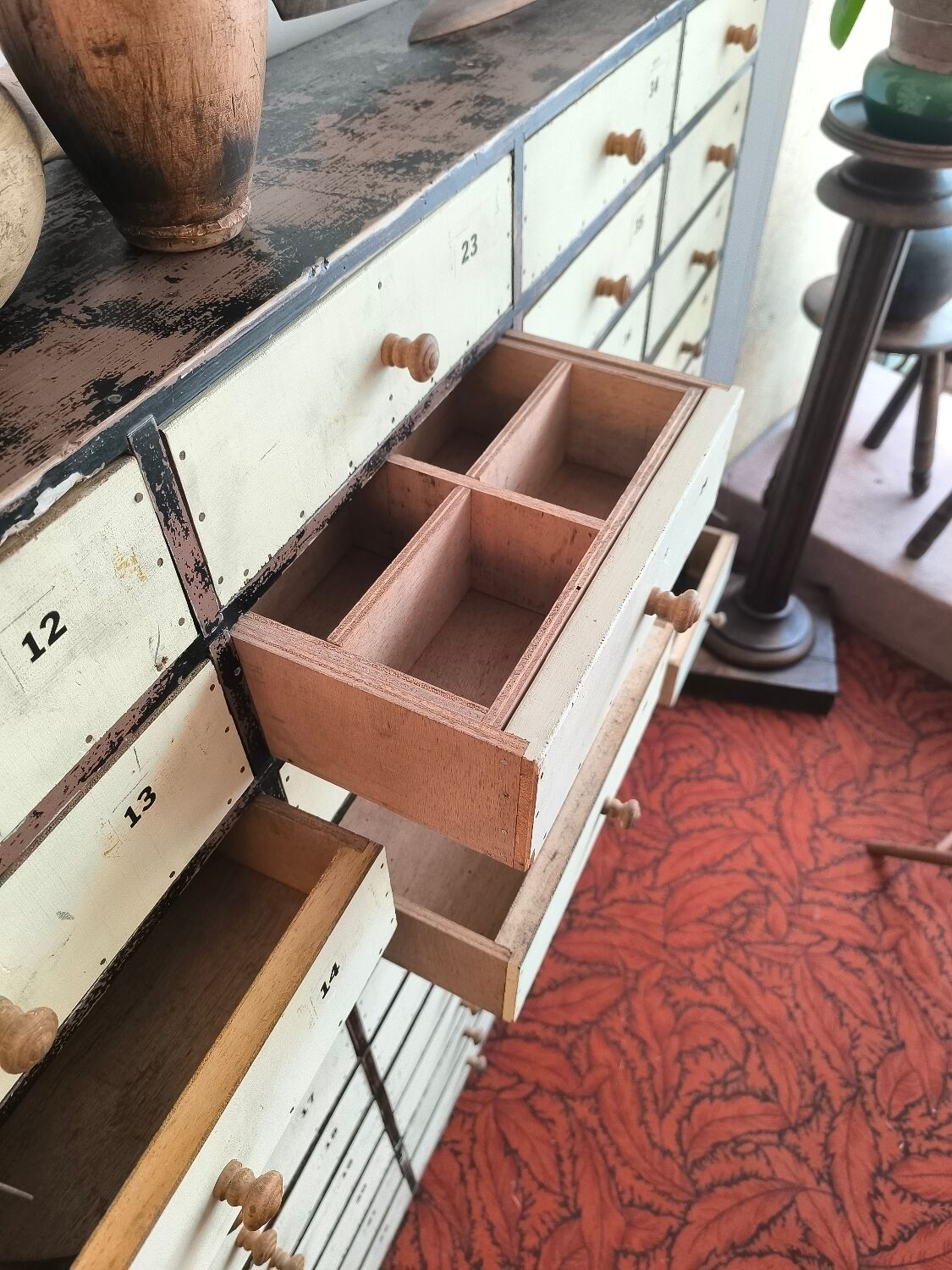 Workshop furniture, 55 drawers