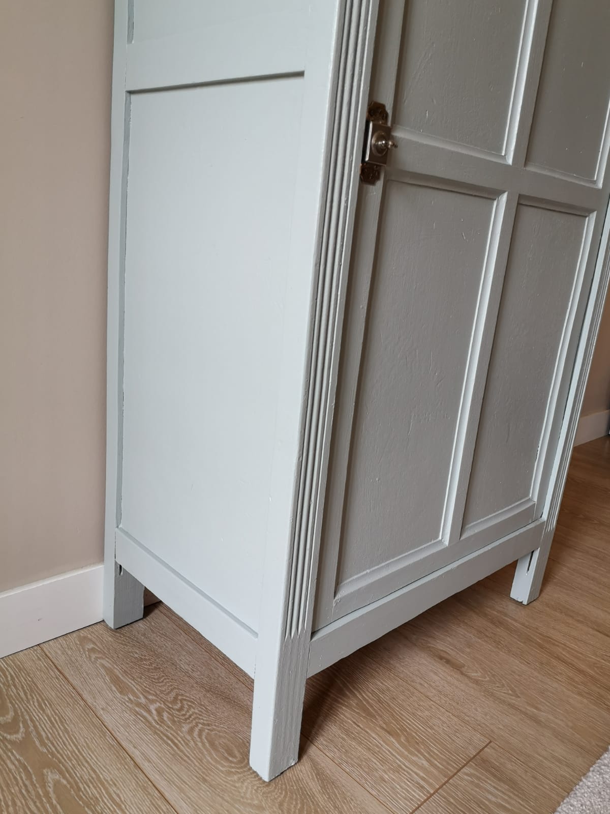 Small Parisian wardrobe redesigned