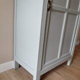 Small Parisian wardrobe redesigned