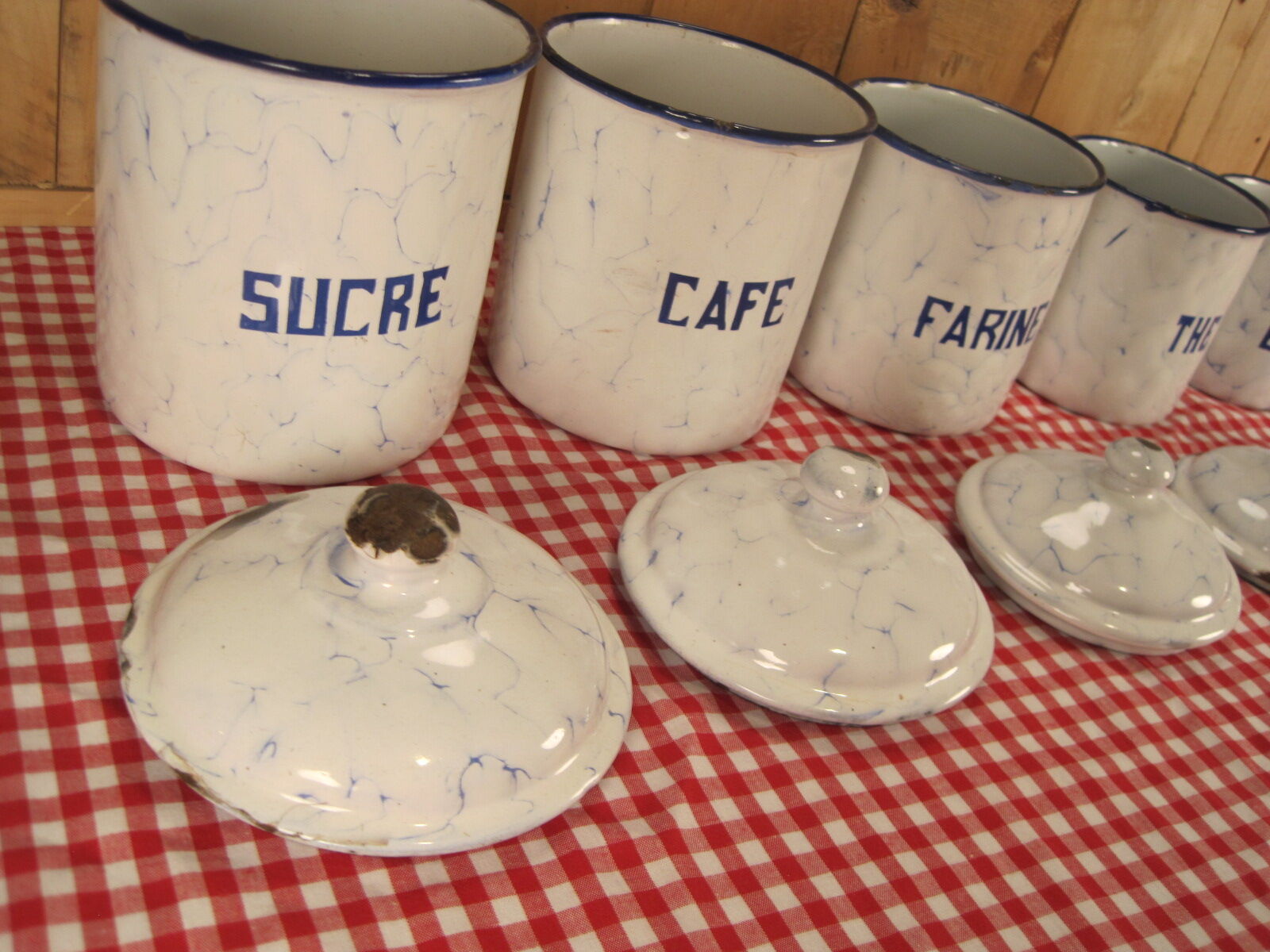 6 old spice pots in white and blue enamelled sheet metal