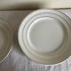 Set of 8 modernist flat plates in fine earthenware with pure gold trim, 1930.