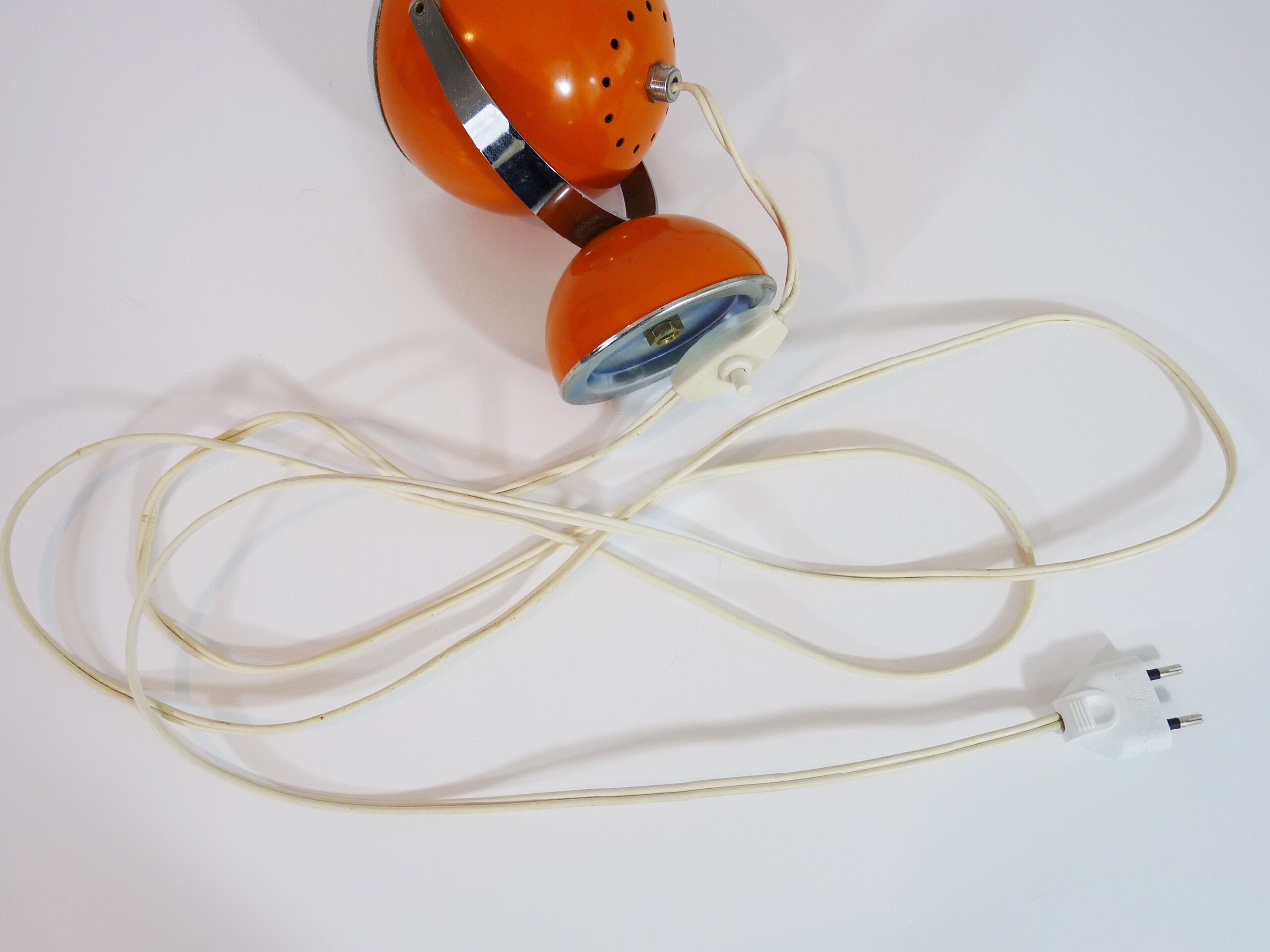 Orange eyeball desk lamp, orientable globe. Year 60 70