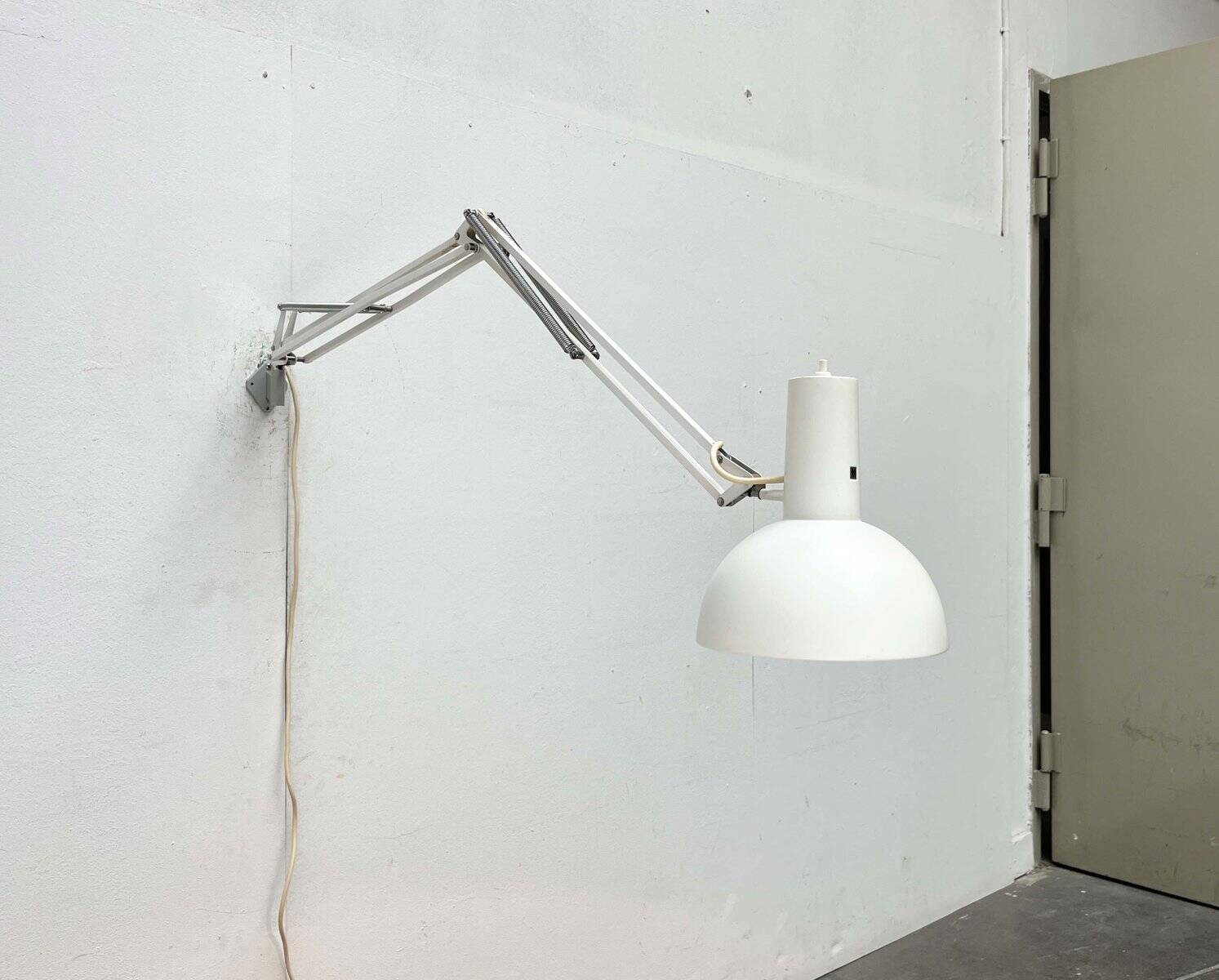 Mid-Century Modern It Task Wall Lamp from Louis Poulsen, 1970s