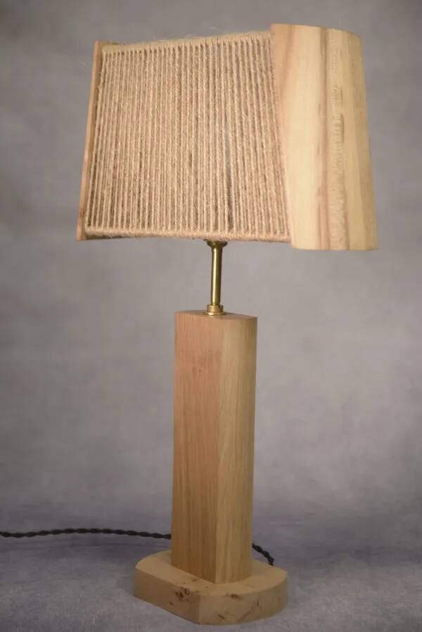 Lampe brutaliste en orme et chêne massif et abat-jour en cordage, 1980