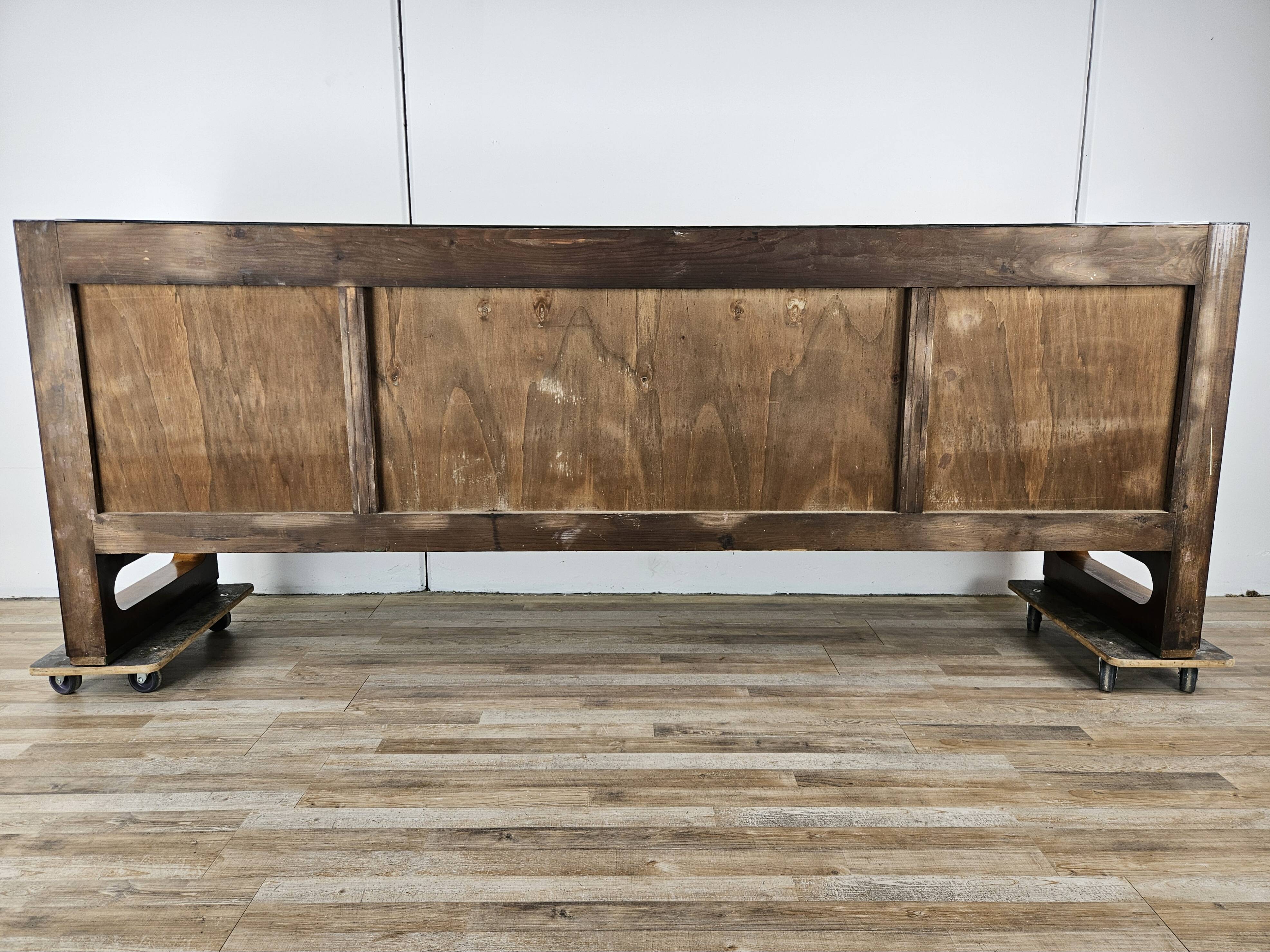 Art Decò Sideboard in Mahogany and Maple with Black Glass and Brass Finishi