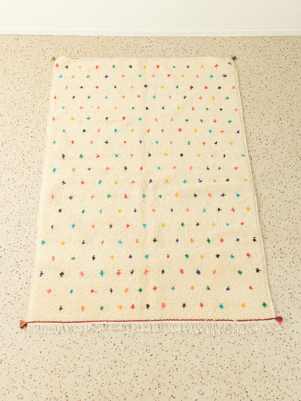 Happy dots, berber rug, 159 x 235