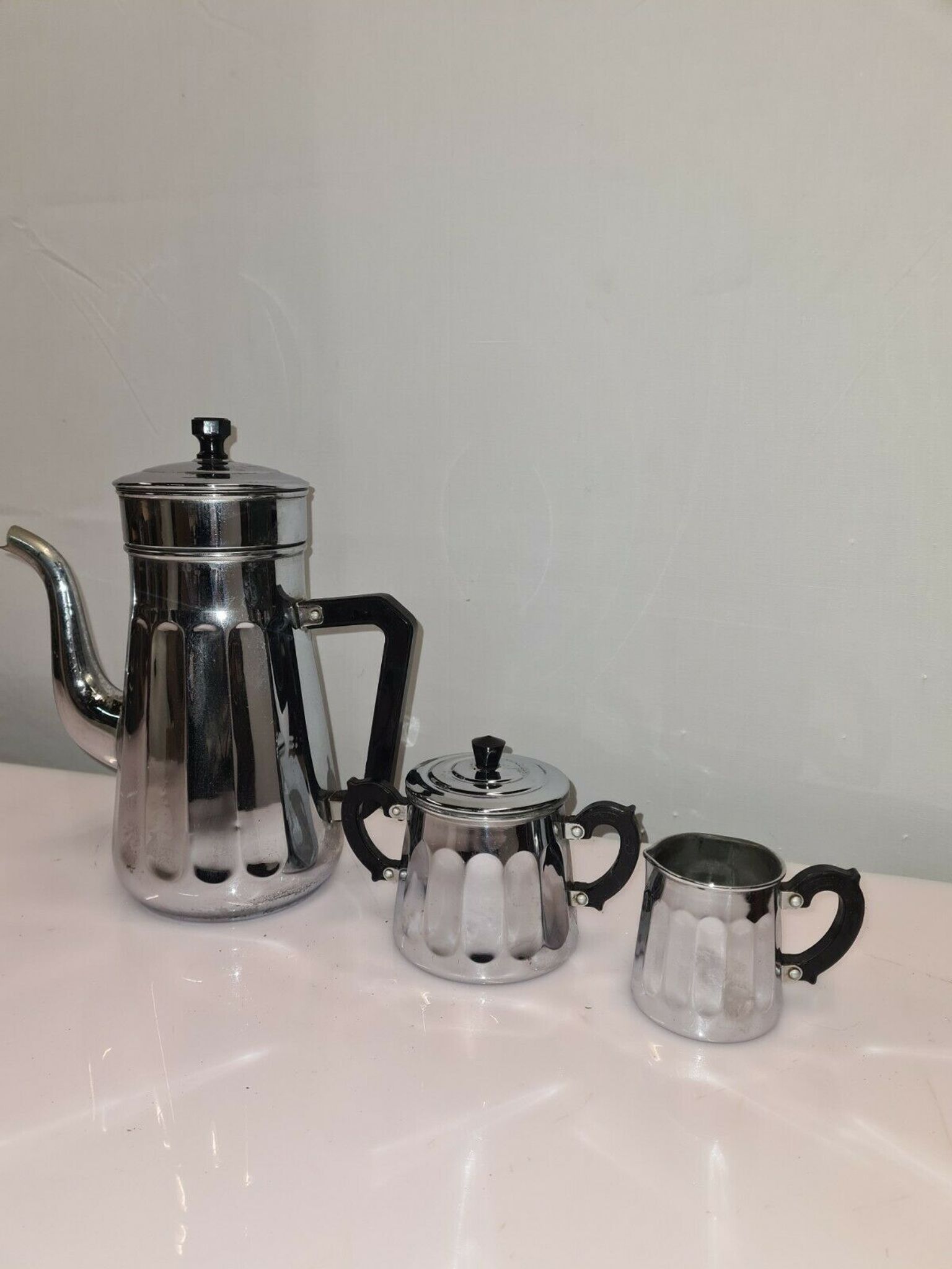 Cafetière , sucrier et pot à lait en fer