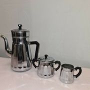 Cafetière , sucrier et pot à lait en fer