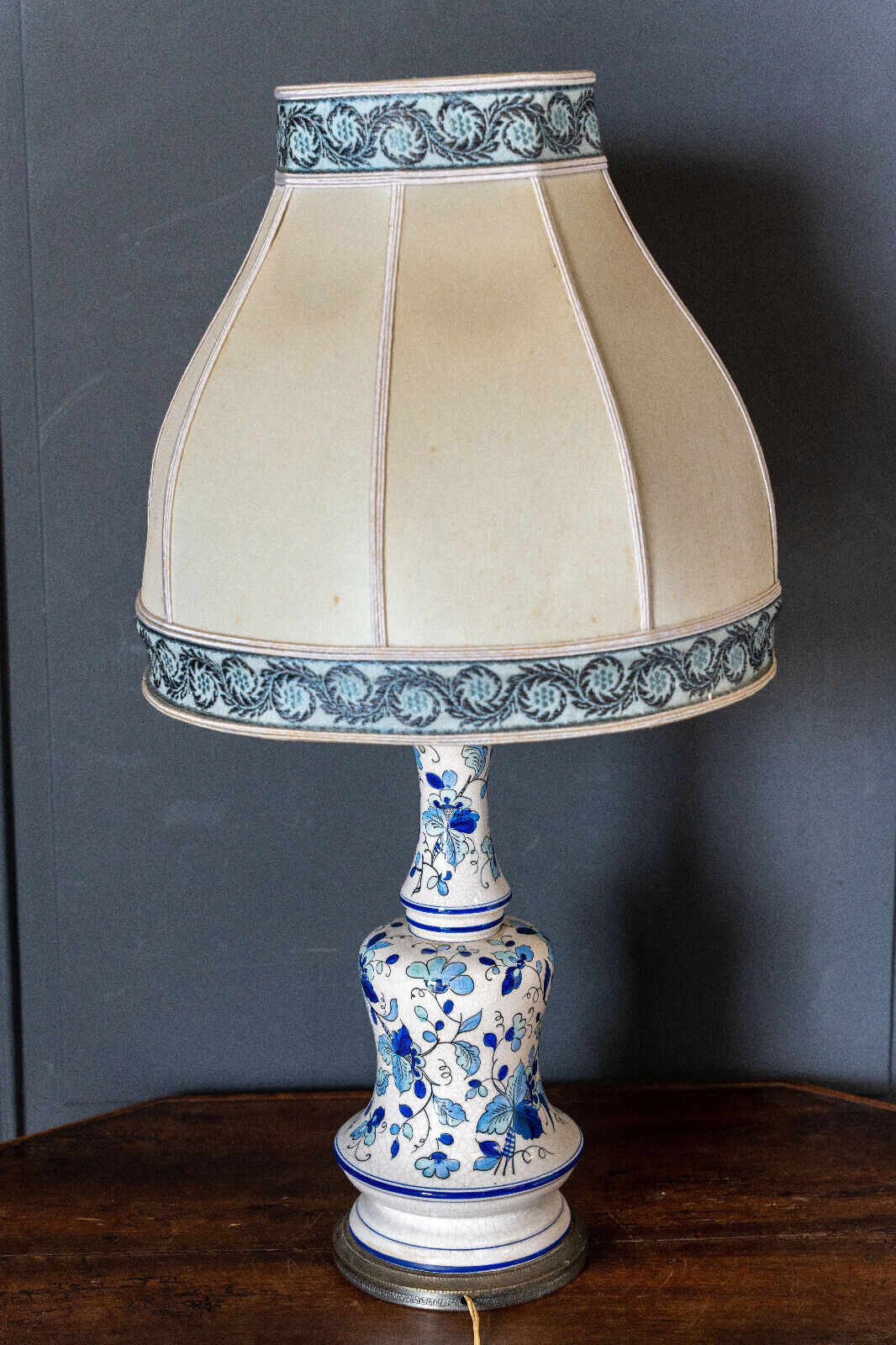 Blue and white ceramic lamp Floral decoration XXth Velvet lampshade