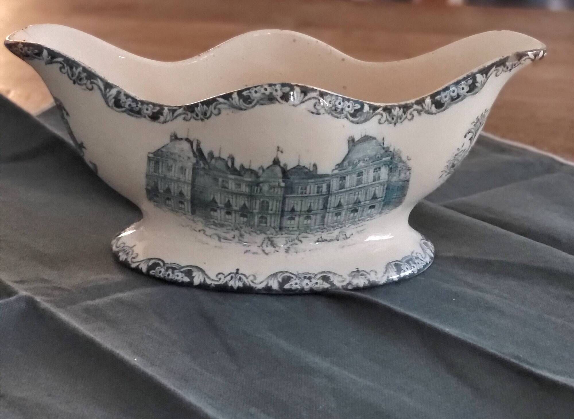 Saucière terre de fer 1848
