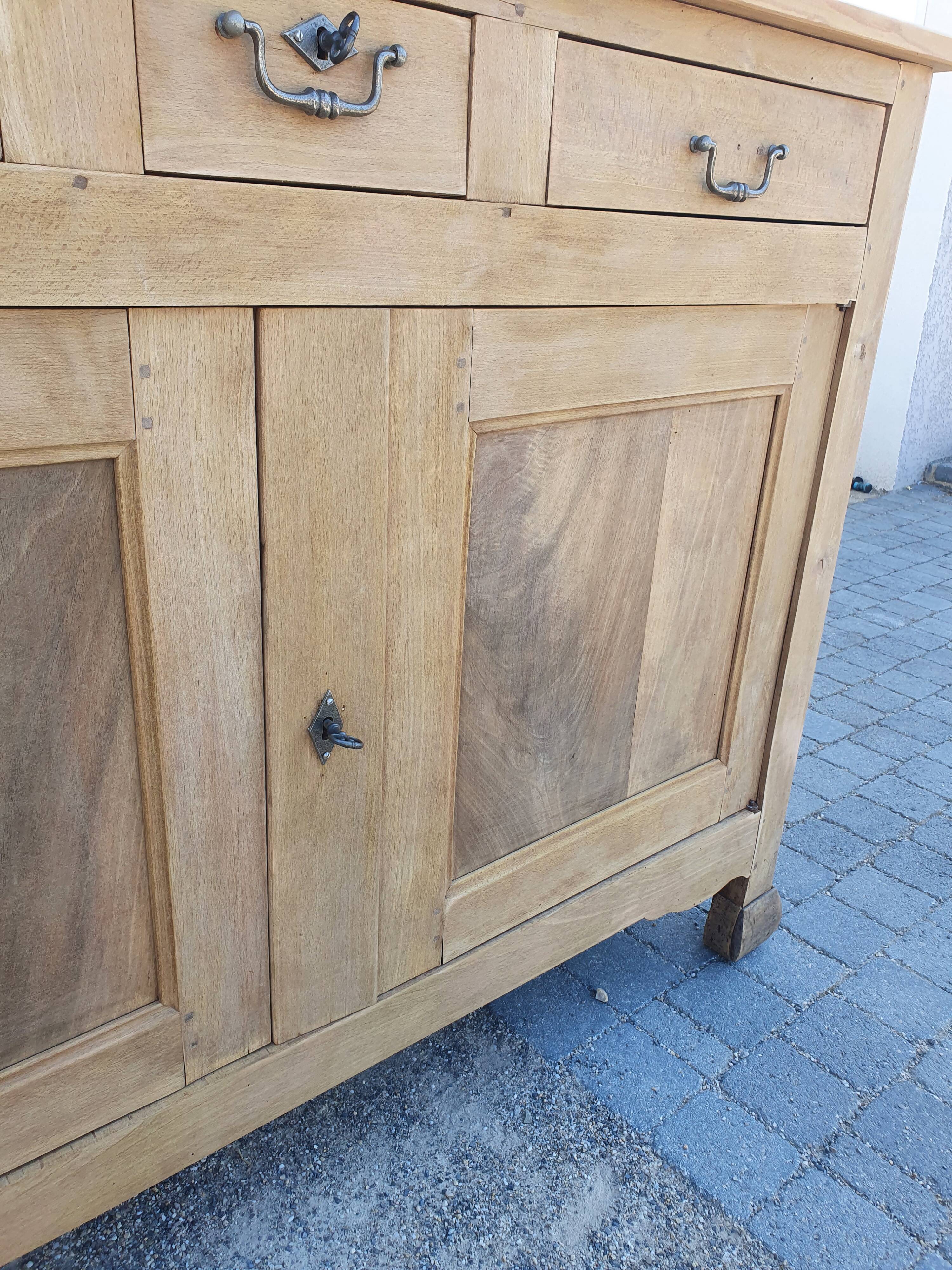 Bahut buffet furniture of old raw wood shallow