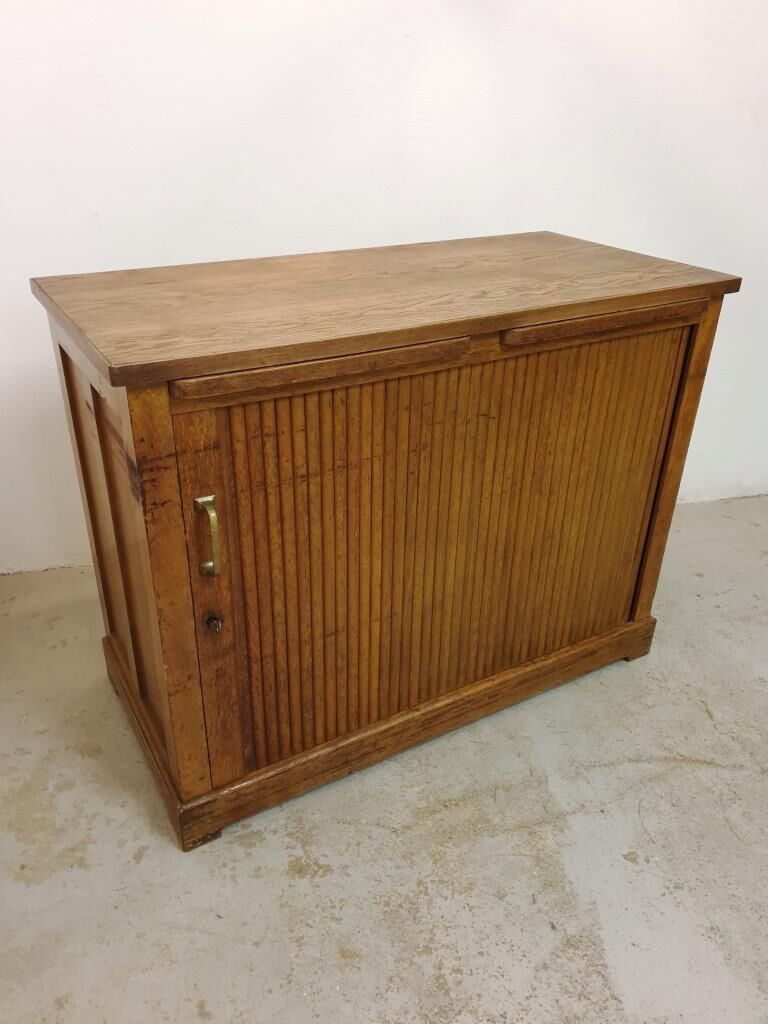 Meuble à rideau