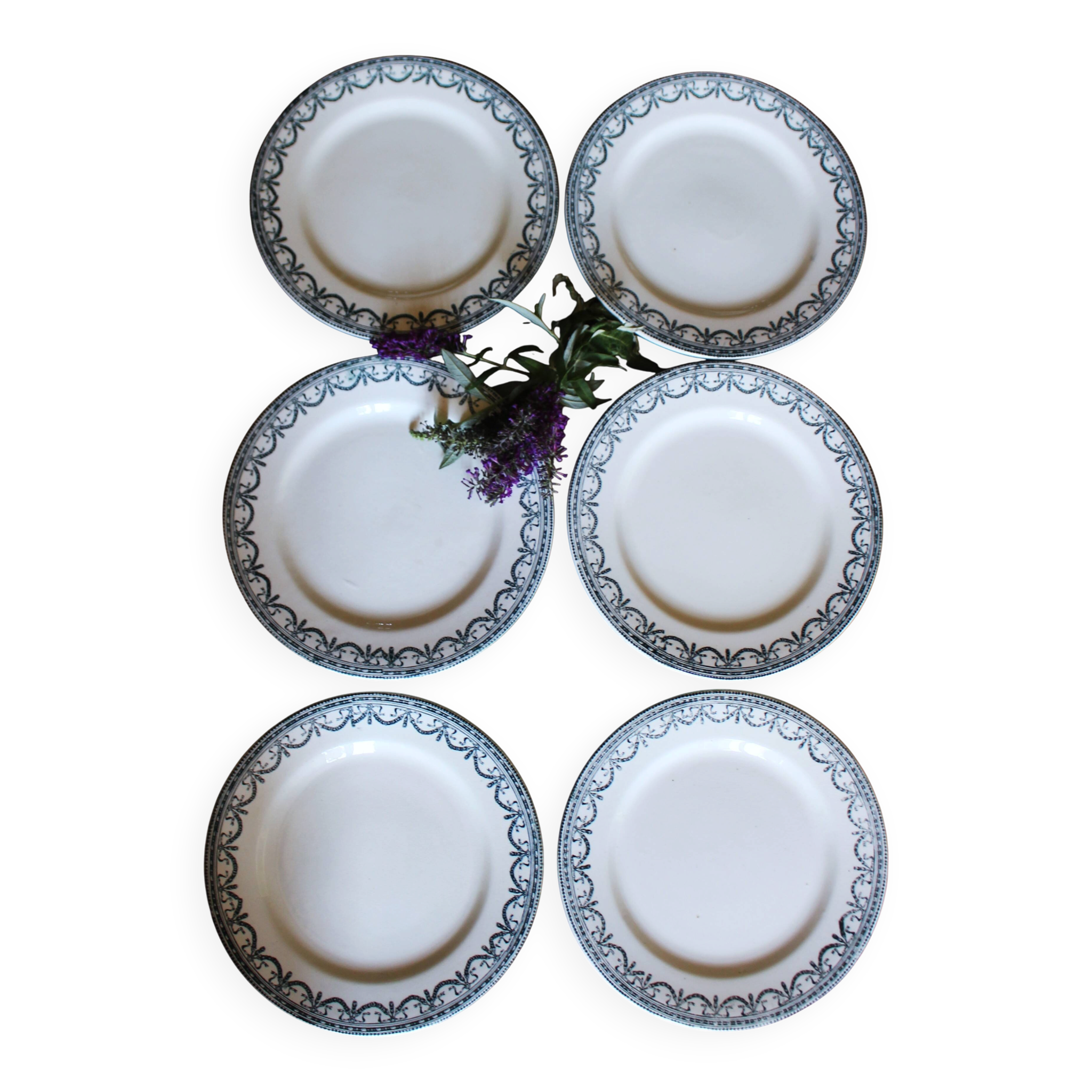A set of 6 flat plates Terre de Fer Guirlandes Louis XVI Salins