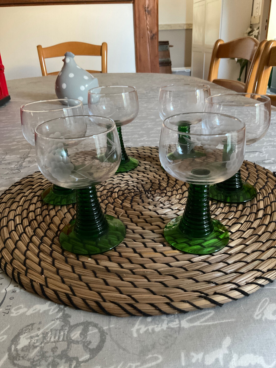 Set of 6 stemmed glasses