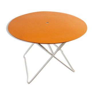 Table pliante en métal orange