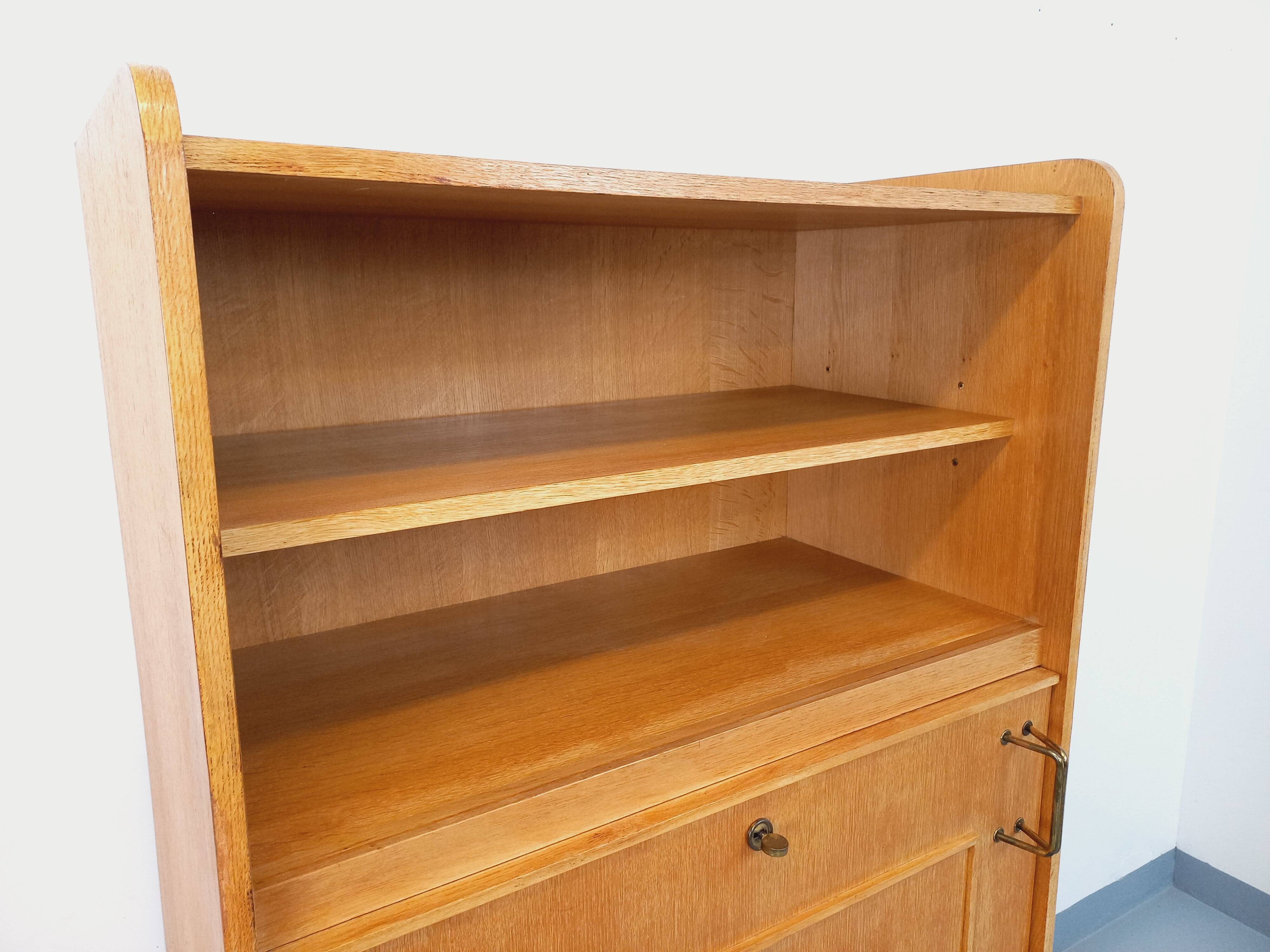 Vintage bookshelf with oak side table.