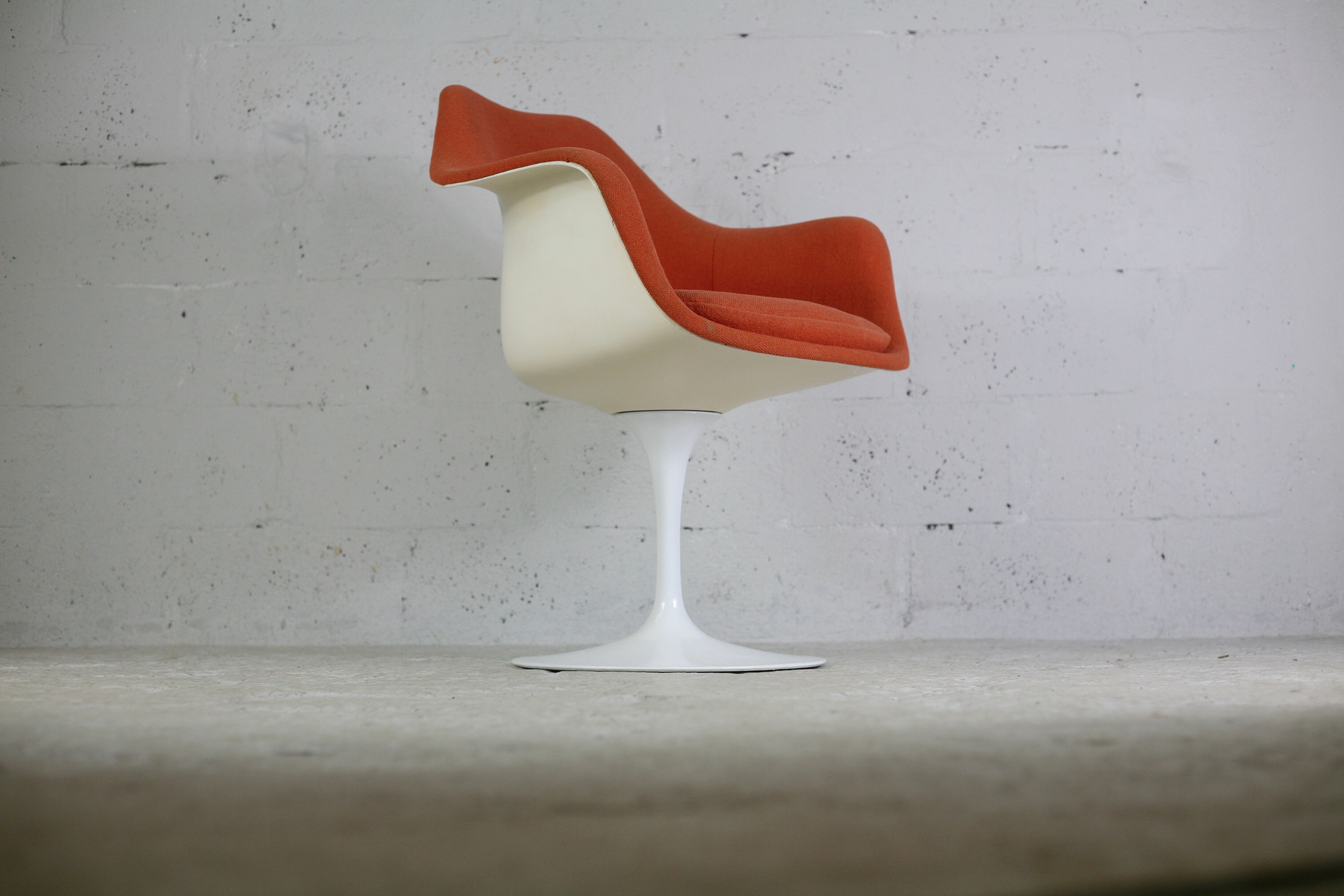 Tulip swivel armchair, Signed Knoll, Eero Saarinen, USA, circa 1960.