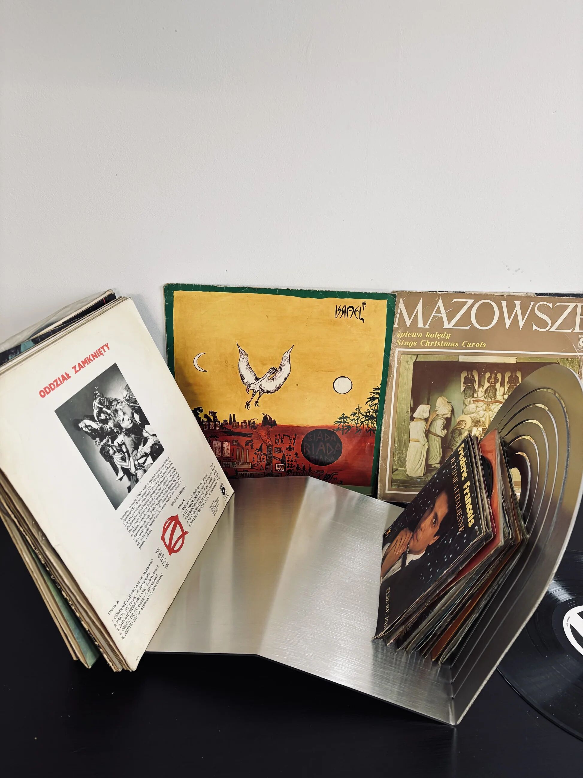 Support de disque vinyle en acier inoxydable brossé Veliento "Arc Wave"