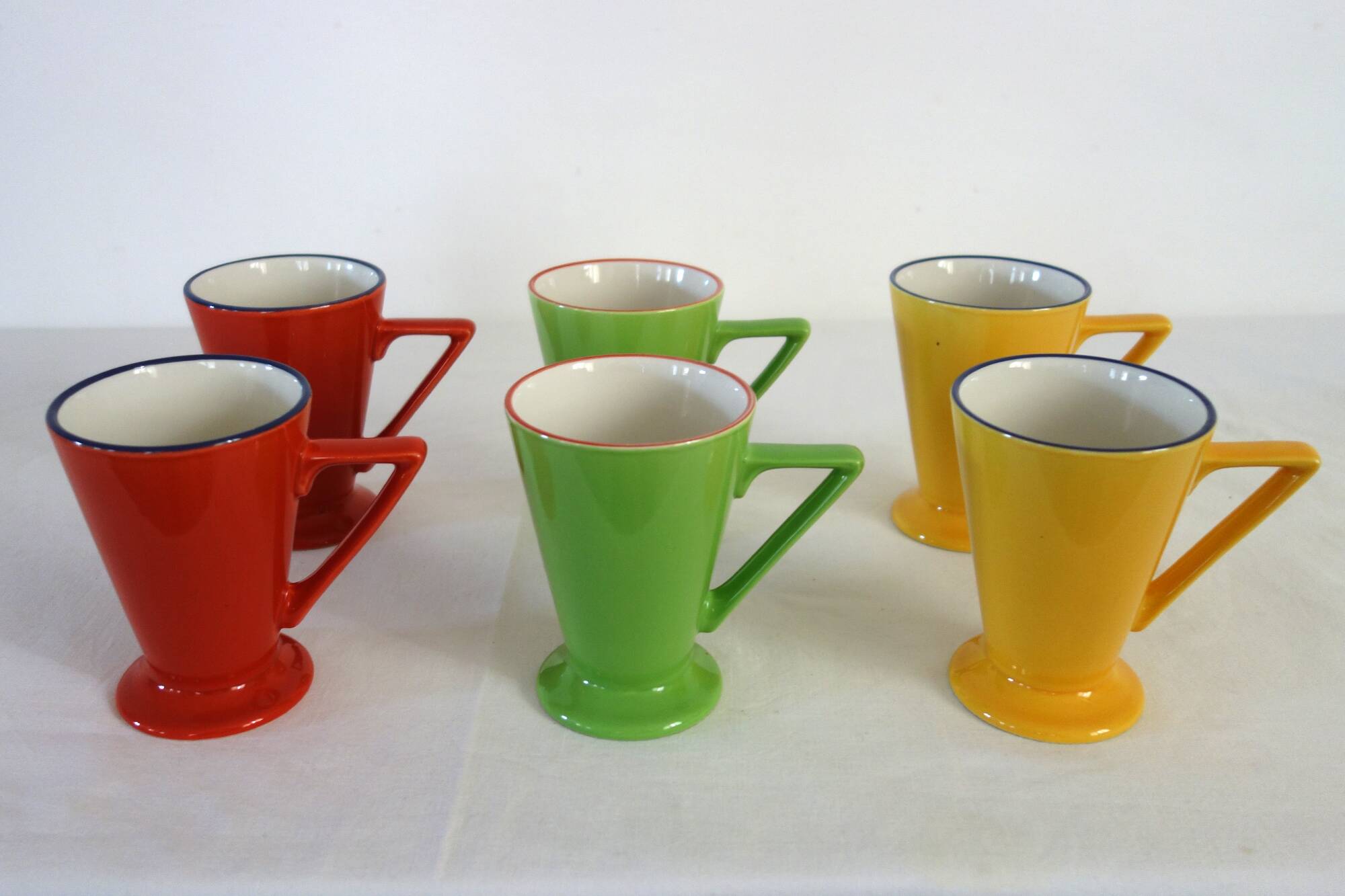 6 mugs en céramique colorée, Churchill England