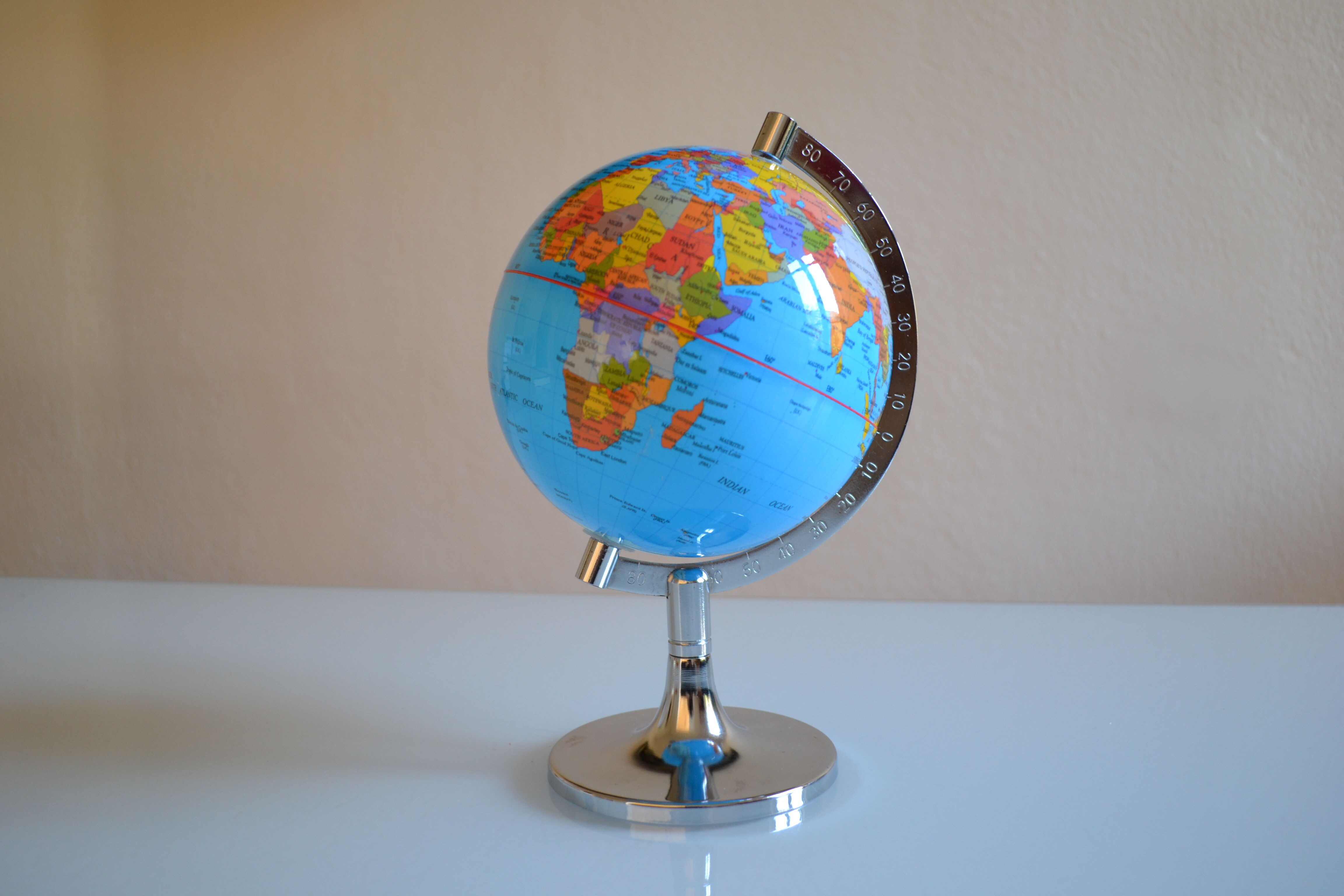 Globe vintage foot tulip