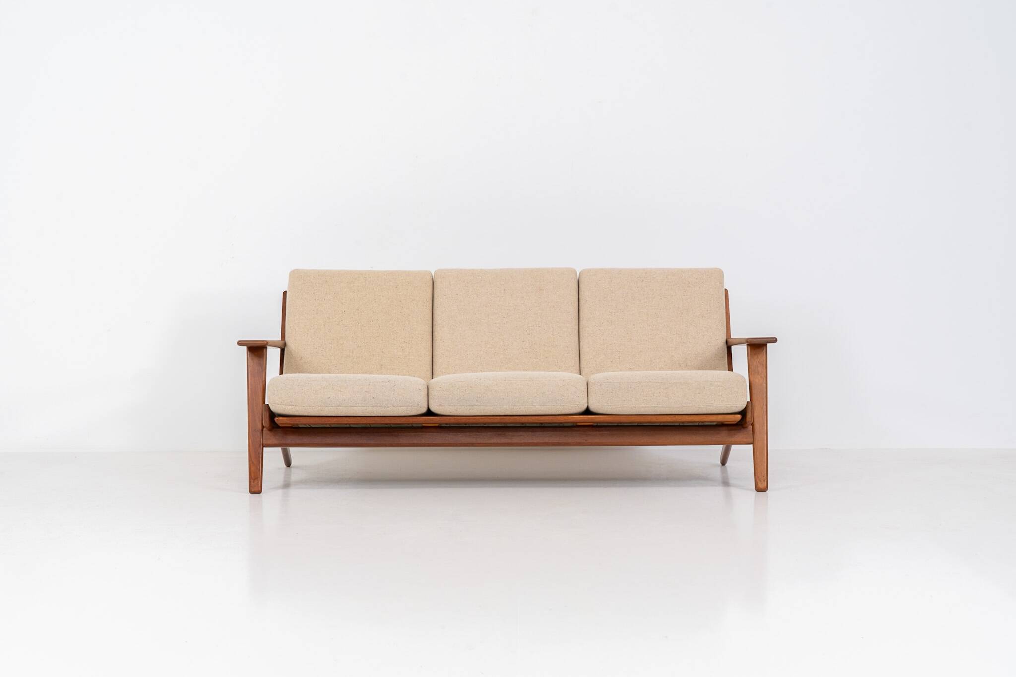 GE-290 3-seater sofa in oak by Hans J. Wegner for Getama
